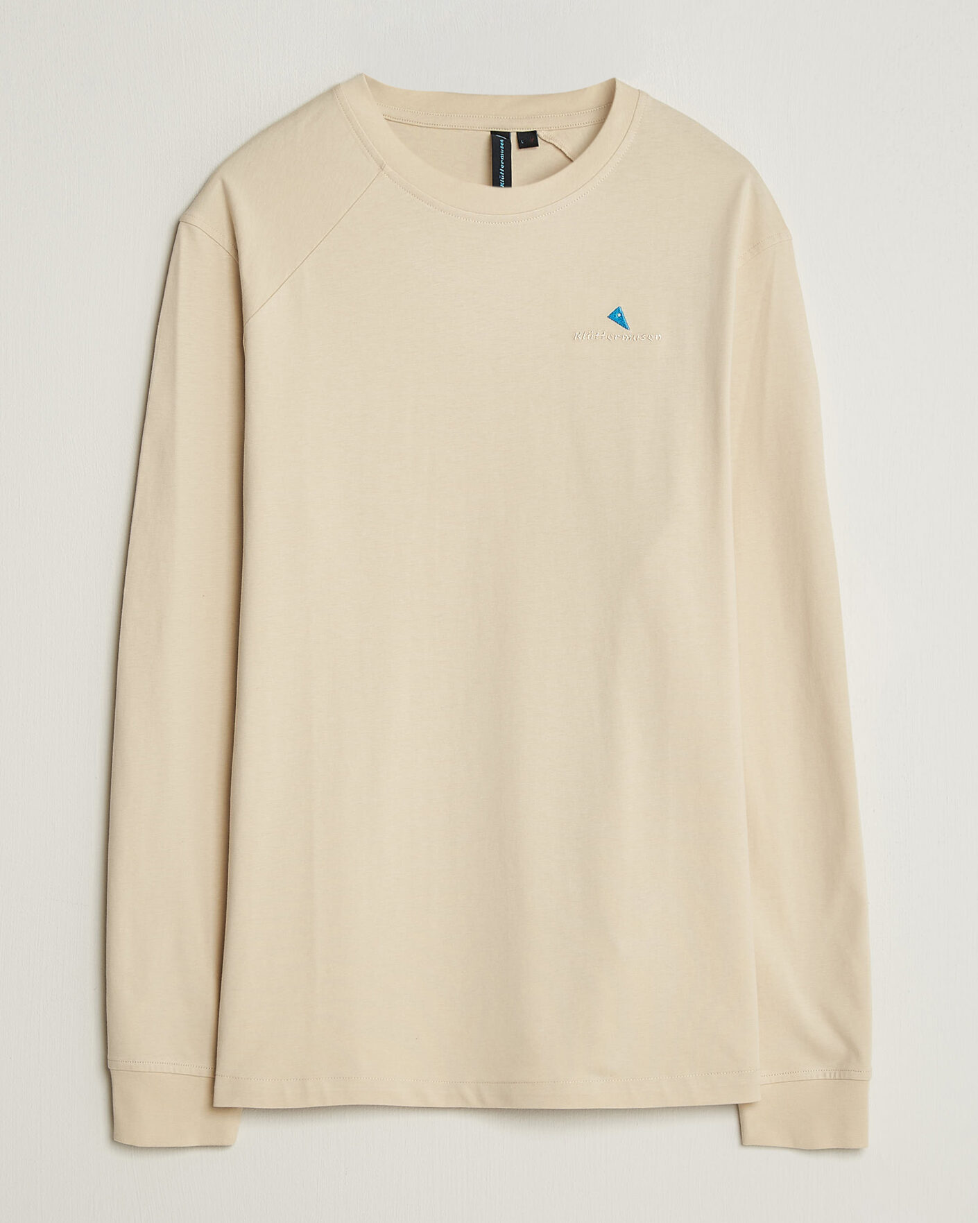 Hombres | Camisetas | Klättermusen | Root Long Sleeve Logo T-Shirt Clay