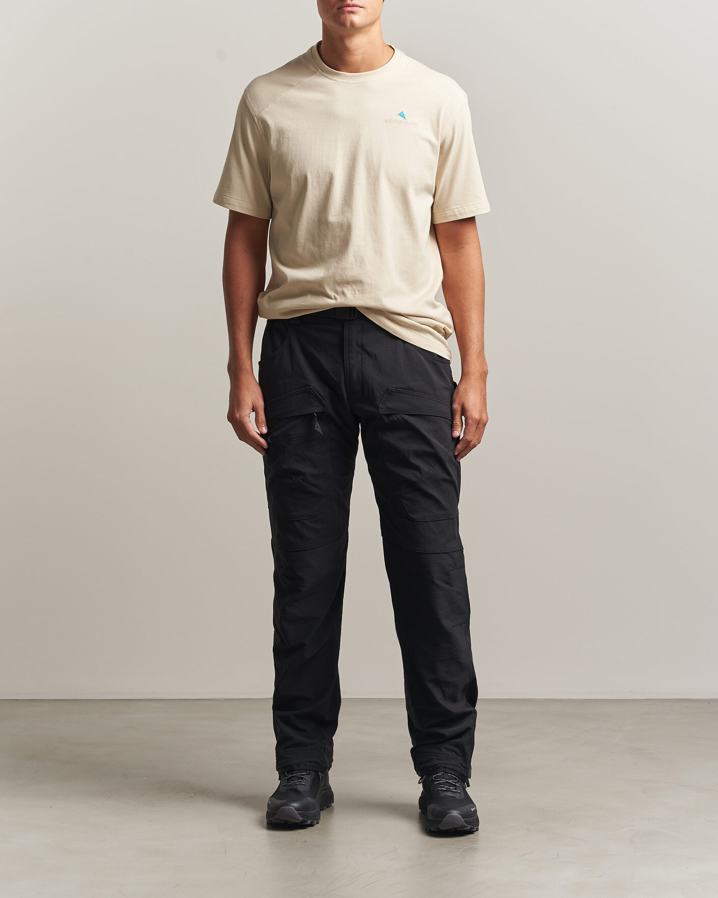 Hombres | Camisetas | Klättermusen | Root Logo T-Shirt Clay