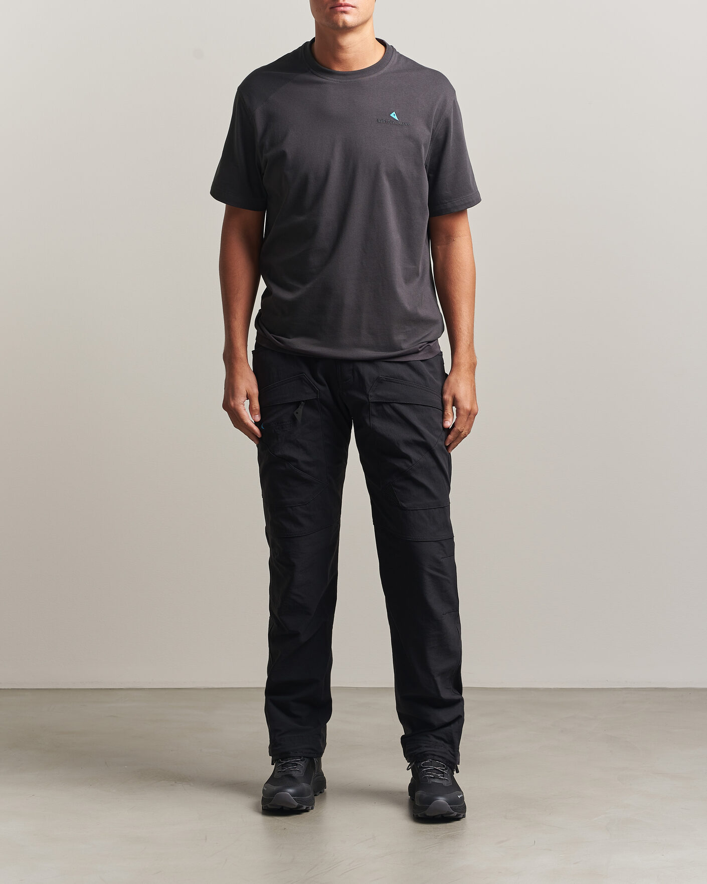 Hombres | Camisetas | Klättermusen | Root Logo T-Shirt Raven