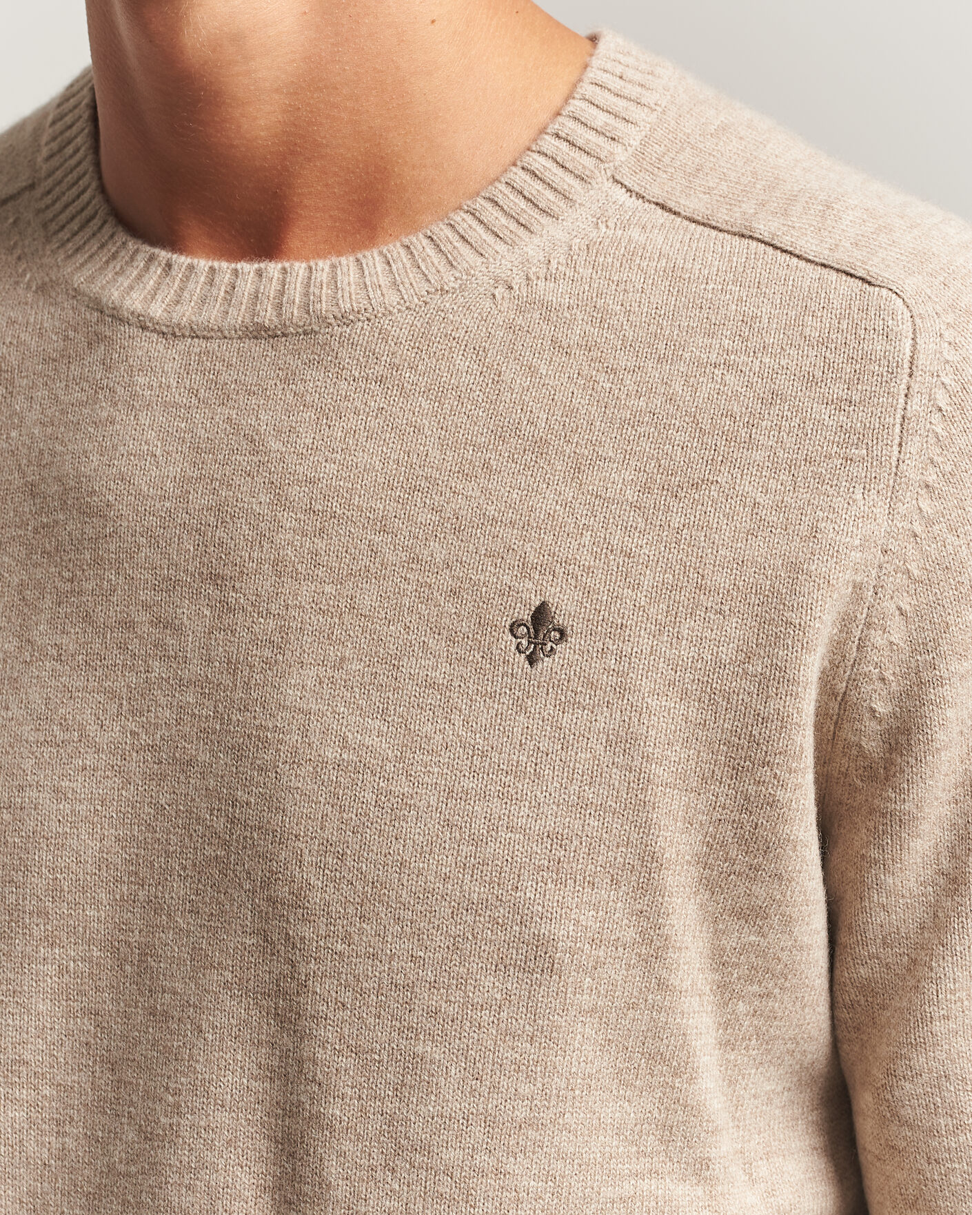 Hombres | Jerséis y prendas de punto | Morris | Hertford Lambswool Crew Neck Khaki
