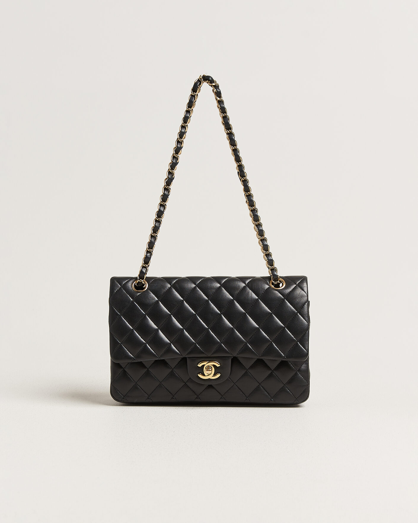 Hombres | Chanel Pre-Owned Classic Medium Double Flap Bag Lambskin Black | Chanel Pre-Owned | Classic Medium Double Flap Bag Lambskin Black