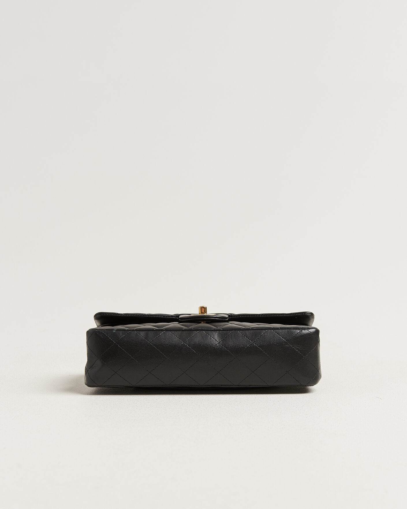 Hombres | Chanel Pre-Owned Classic Medium Double Flap Bag Lambskin Black | Chanel Pre-Owned | Classic Medium Double Flap Bag Lambskin Black