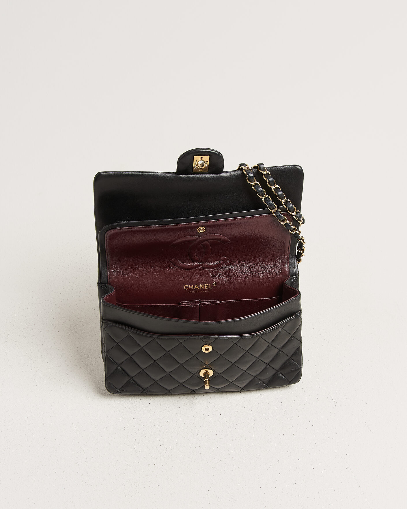 Hombres | Chanel Pre-Owned Classic Medium Double Flap Bag Lambskin Black | Chanel Pre-Owned | Classic Medium Double Flap Bag Lambskin Black