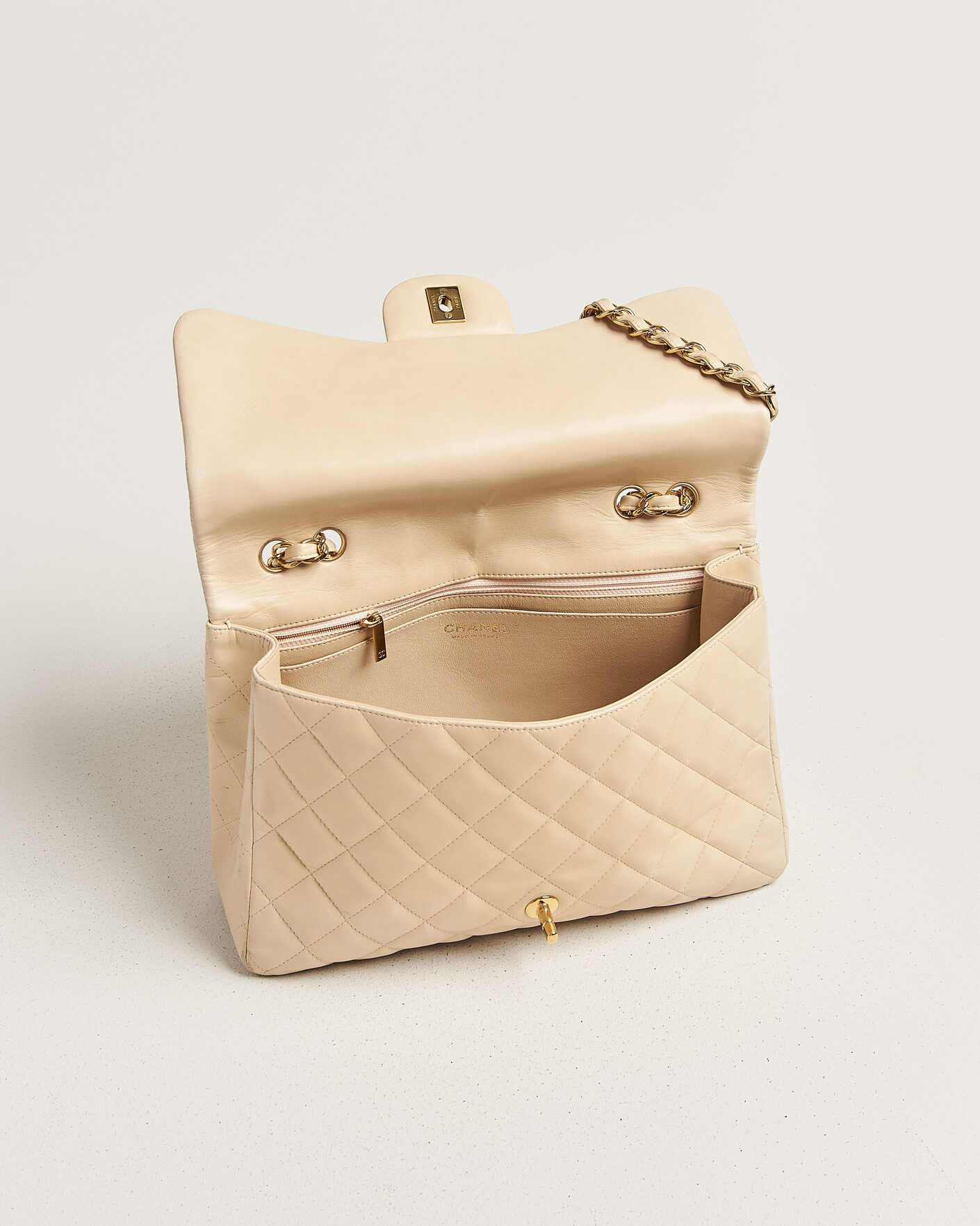 Hombres | Chanel Pre-Owned Classic Jumbo Single Flap Bag Lambskin Beige | Chanel Pre-Owned | Classic Jumbo Single Flap Bag Lambskin Beige