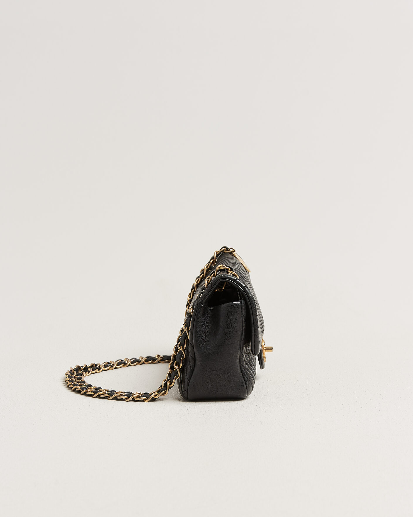 Hombres | Pre-Owned & Vintage Bags | Chanel Pre-Owned | Chevron Small Flap Bag Black