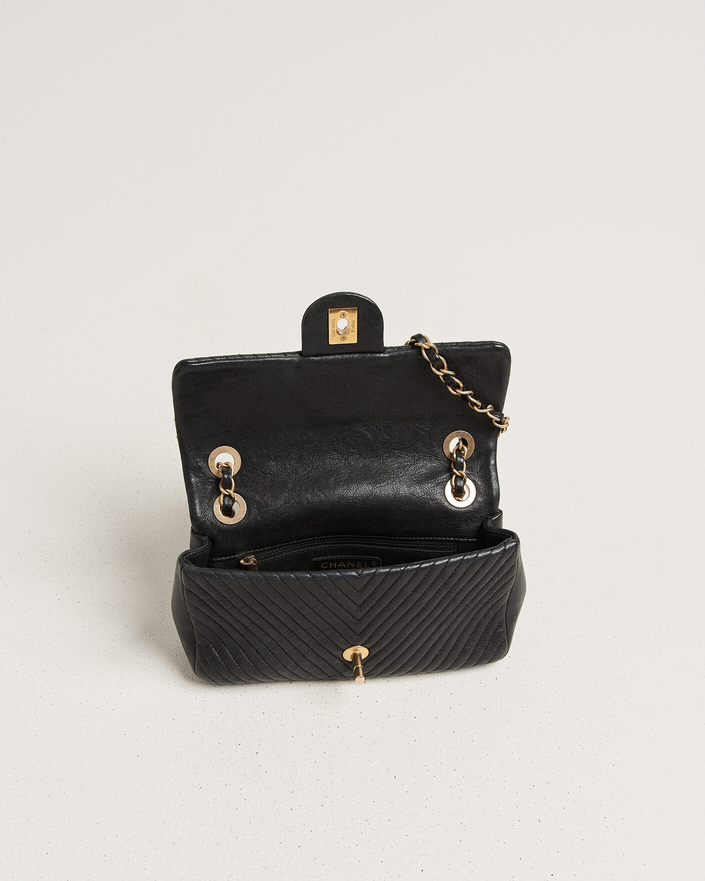 Hombres | Pre-Owned & Vintage Bags | Chanel Pre-Owned | Chevron Small Flap Bag Black