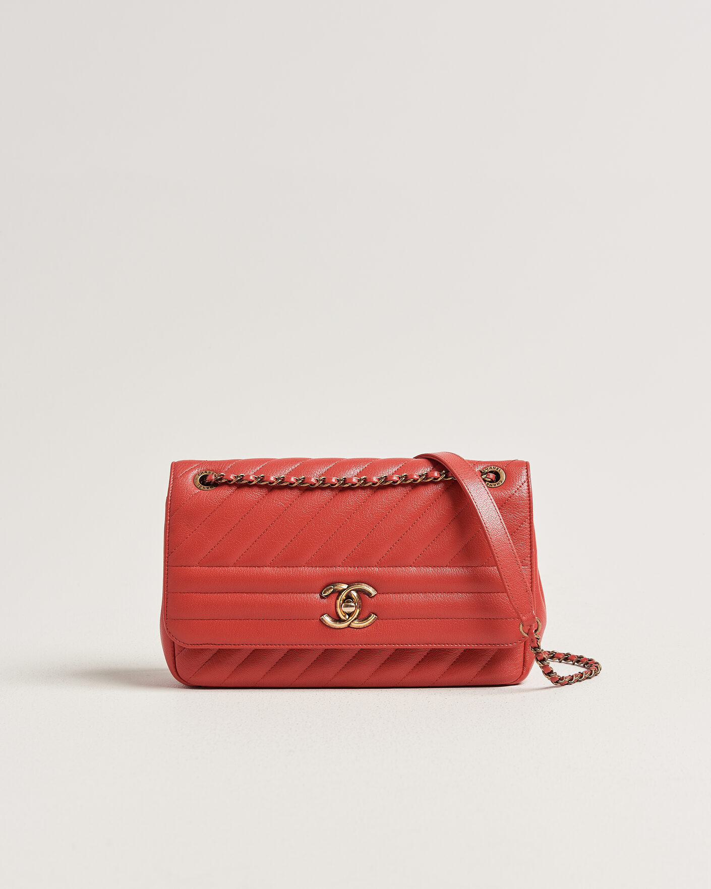 Hombres | Pre-Owned & Vintage Bags | Chanel Pre-Owned | Chevron Medium Flap Bag Coral