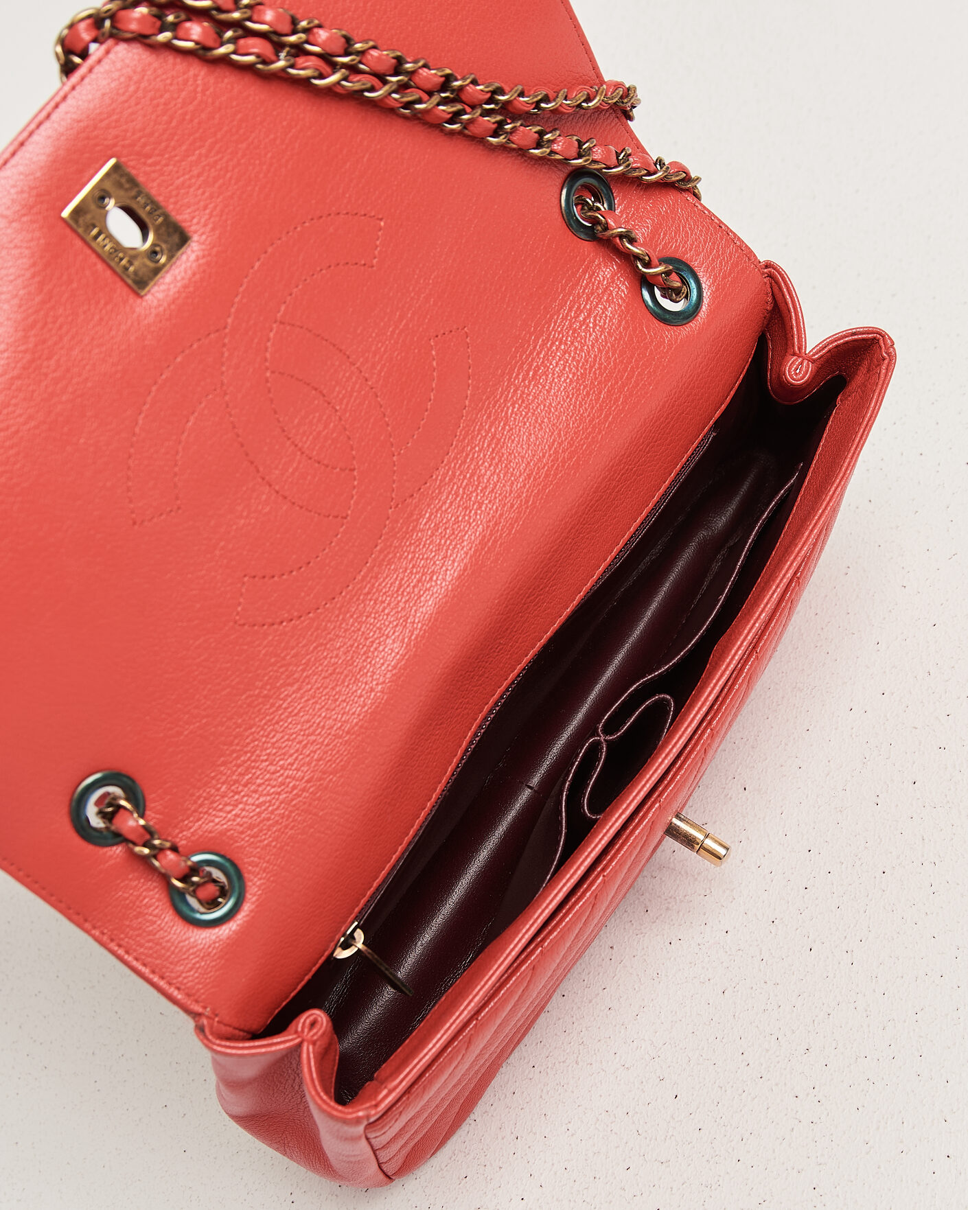 Hombres | Pre-Owned & Vintage Bags | Chanel Pre-Owned | Chevron Medium Flap Bag Coral