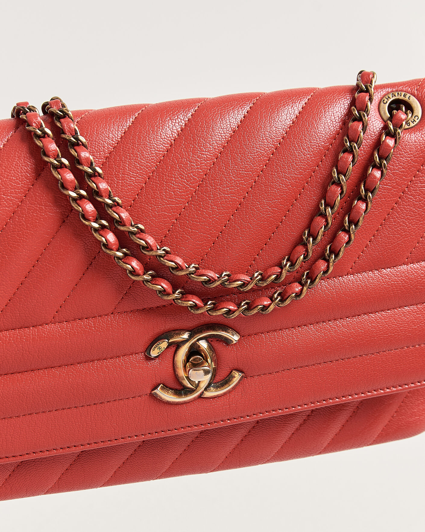 Hombres | Pre-Owned & Vintage Bags | Chanel Pre-Owned | Chevron Medium Flap Bag Coral