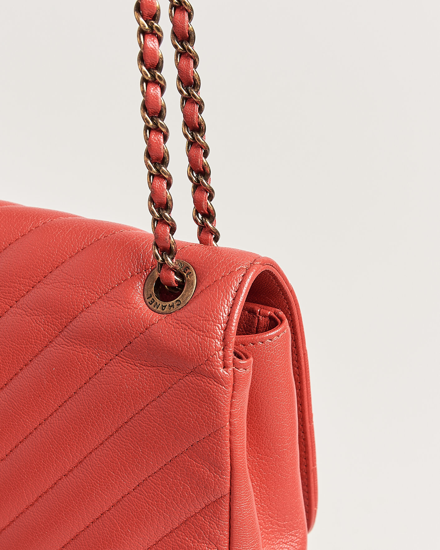 Hombres | Pre-Owned & Vintage Bags | Chanel Pre-Owned | Chevron Medium Flap Bag Coral