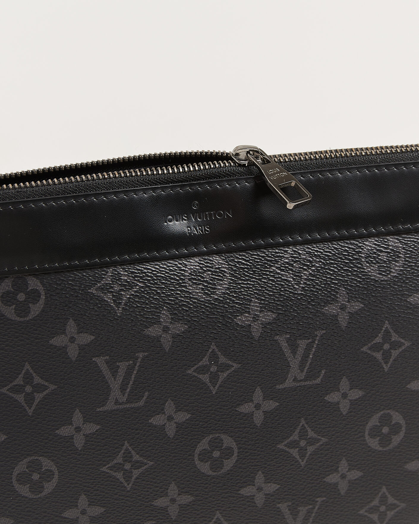 Hombres | Pre-Owned & Vintage Bags | Louis Vuitton Pre-Owned | Discovery Pochette Monogram Eclipse