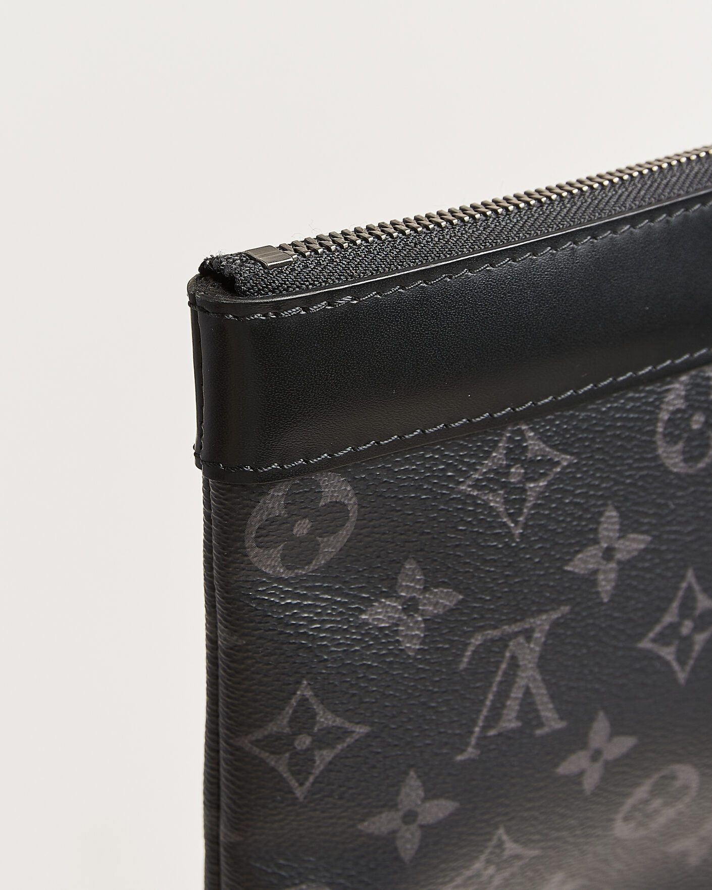 Hombres | Pre-Owned & Vintage Bags | Louis Vuitton Pre-Owned | Discovery Pochette Monogram Eclipse