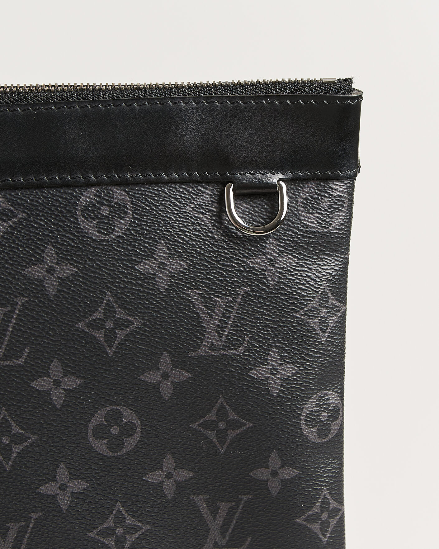 Hombres | Pre-Owned & Vintage Bags | Louis Vuitton Pre-Owned | Discovery Pochette Monogram Eclipse