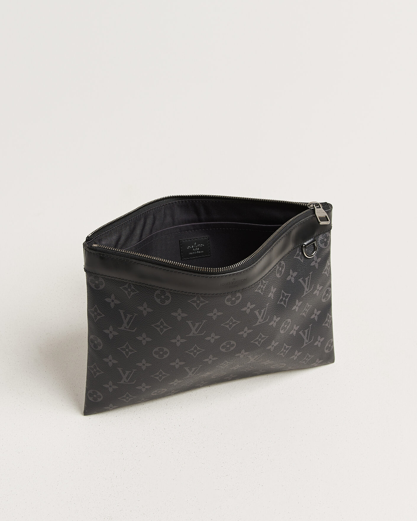 Hombres | Pre-Owned & Vintage Bags | Louis Vuitton Pre-Owned | Discovery Pochette Monogram Eclipse