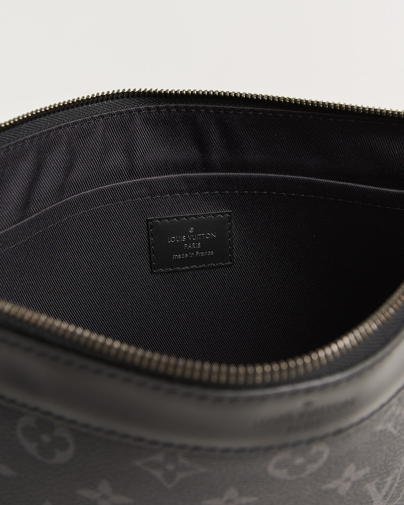 Hombres | Pre-Owned & Vintage Bags | Louis Vuitton Pre-Owned | Discovery Pochette Monogram Eclipse