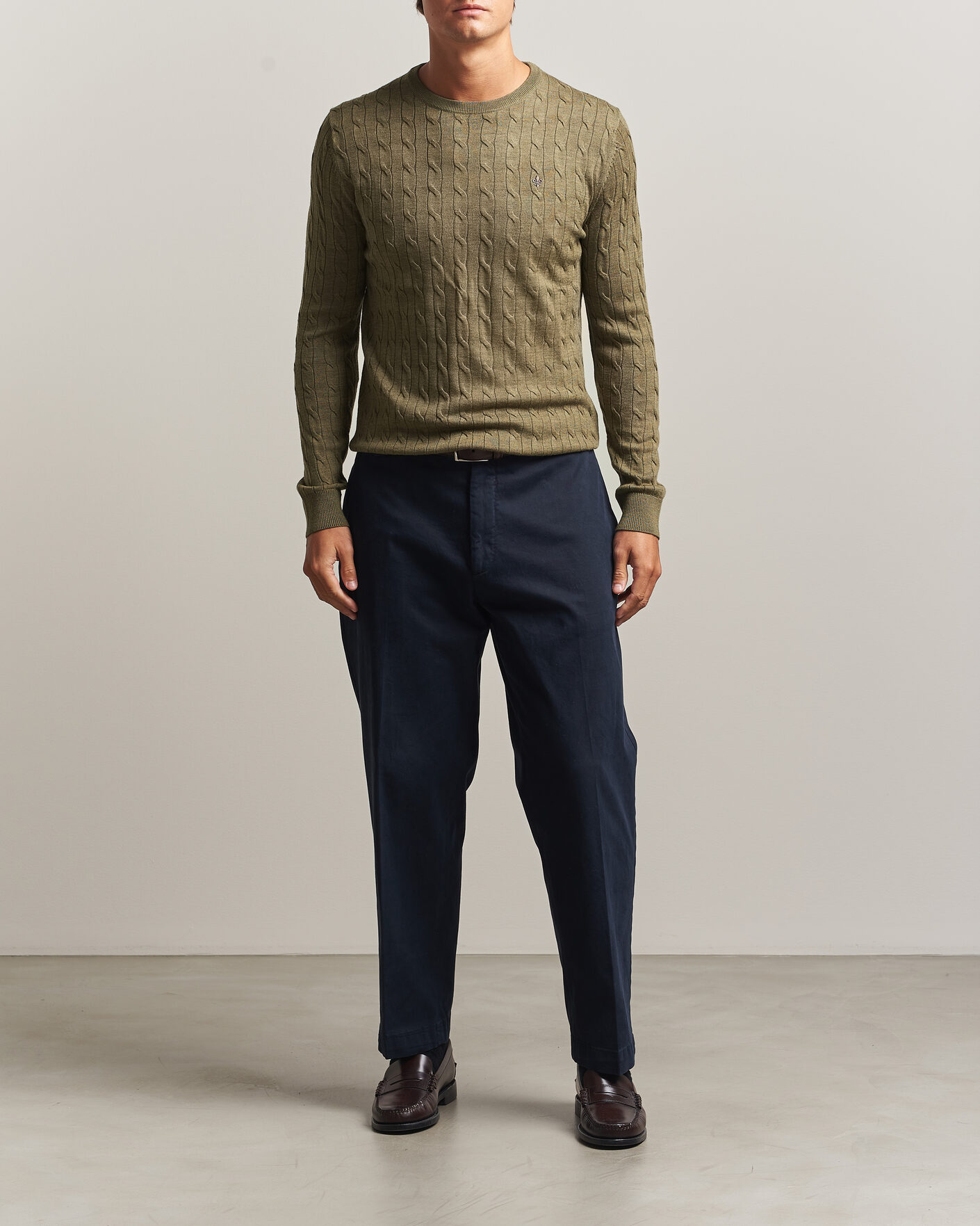Hombres | Jerséis y prendas de punto | Morris | Merino Cable O-Neck Olive