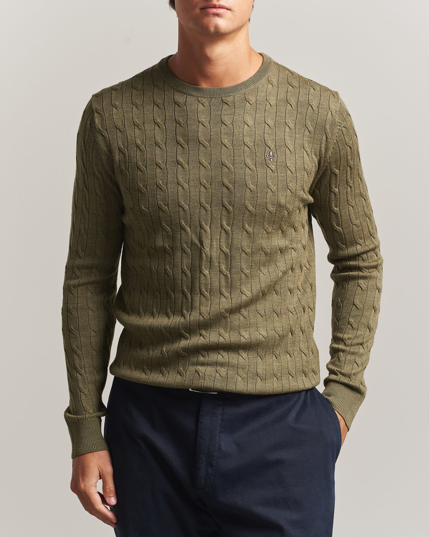 Hombres | Jerséis y prendas de punto | Morris | Merino Cable O-Neck Olive