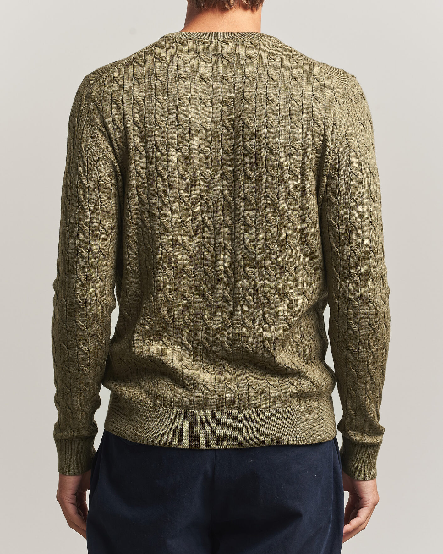 Hombres | Jerséis y prendas de punto | Morris | Merino Cable O-Neck Olive
