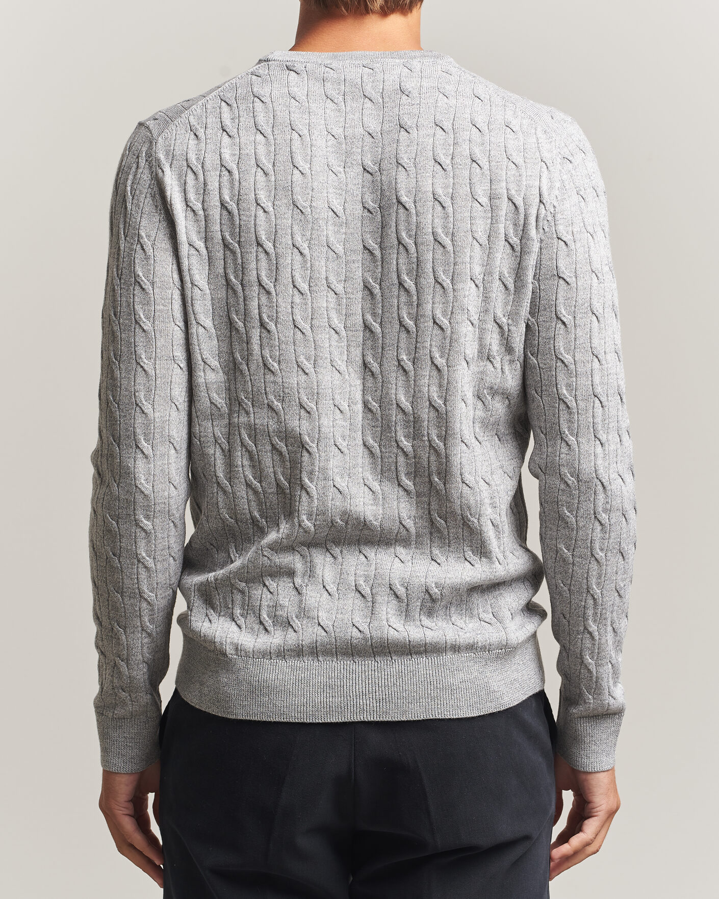 Hombres | Jerséis y prendas de punto | Morris | Merino Cable O-Neck Mid Grey