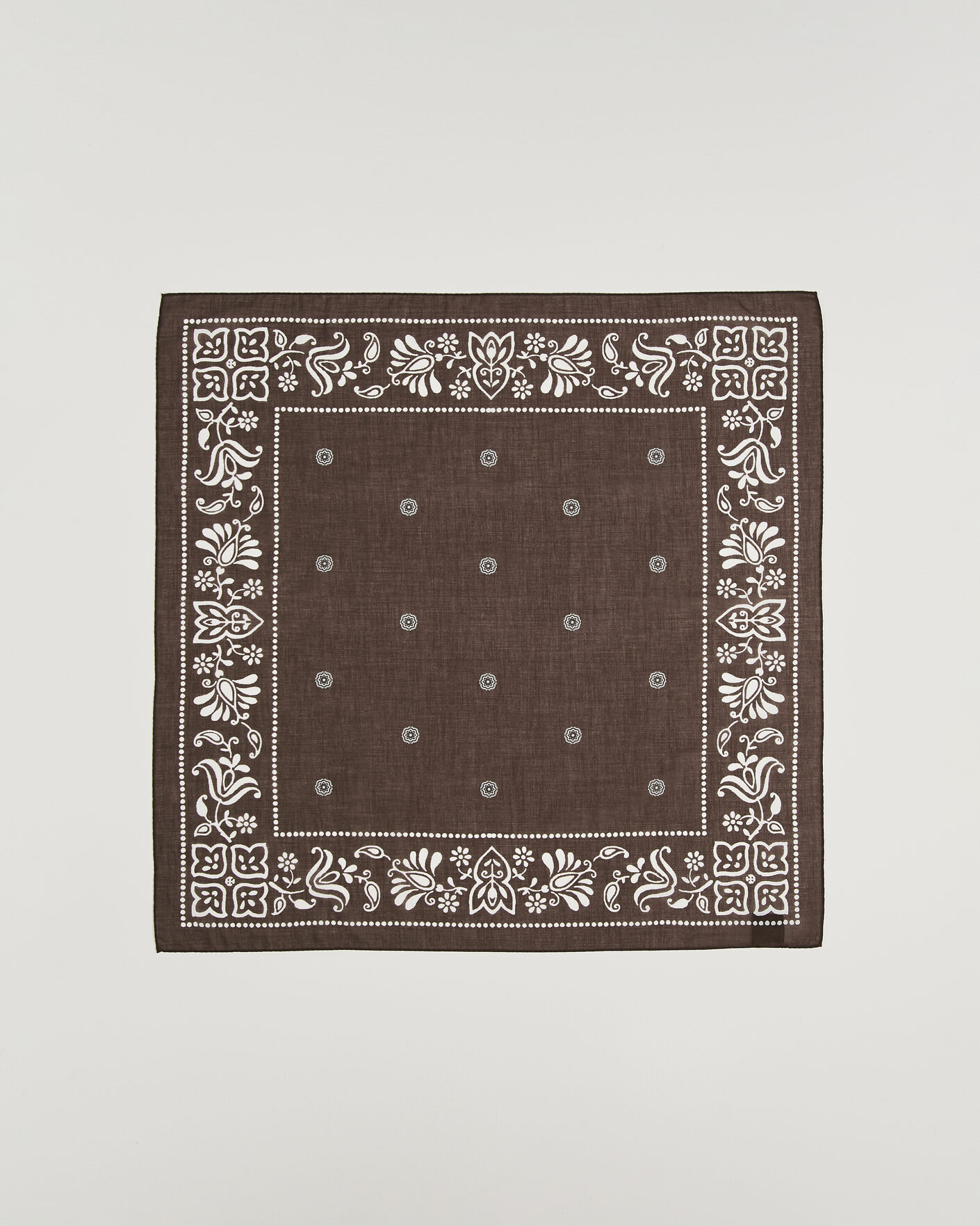 Hombres | Bufandas elegantes | Amanda Christensen | Cotton Voile Printed Flower Bandana Brown