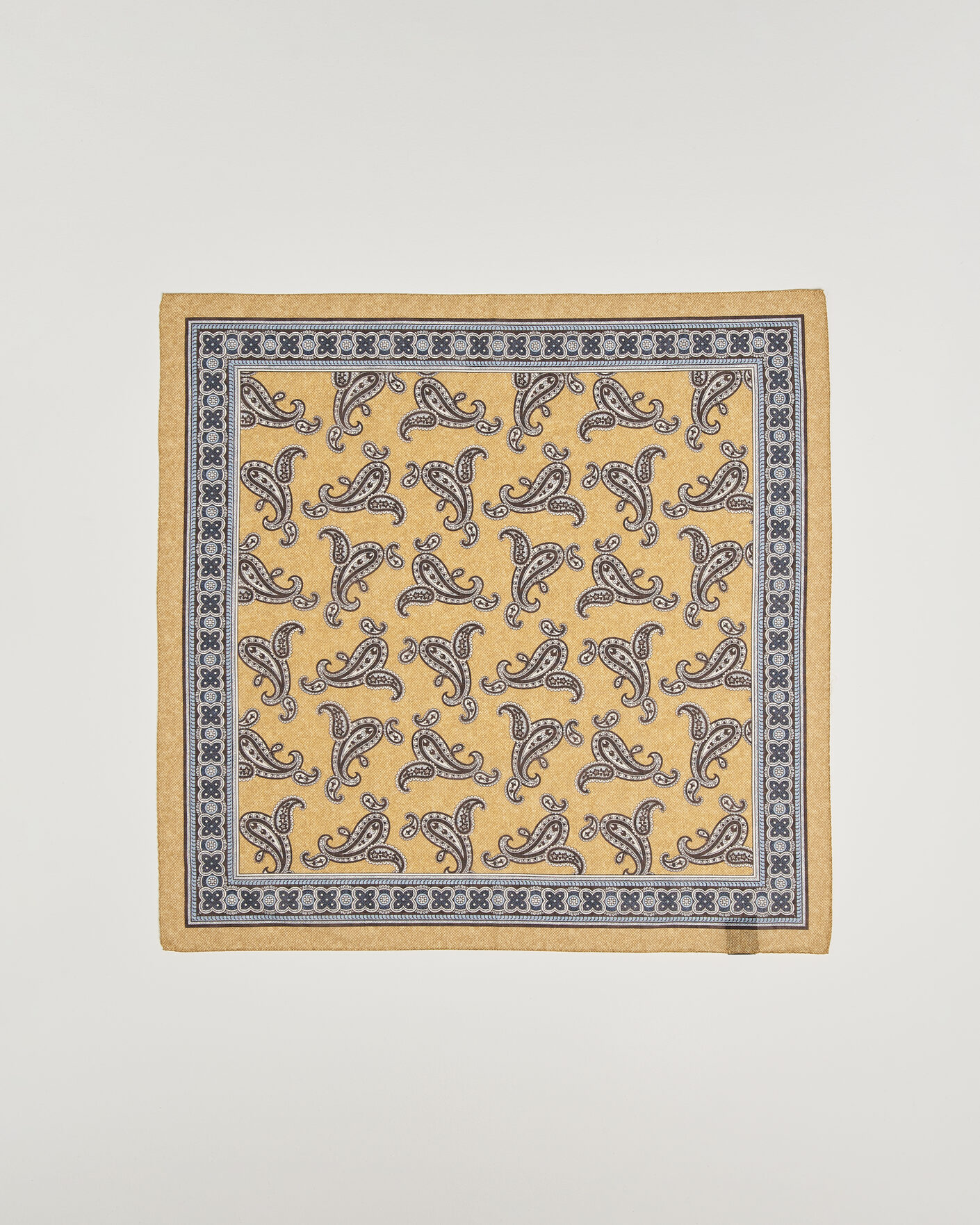 Hombres | Bufandas elegantes | Amanda Christensen | Cotton Voile Printed Paisley Bandana Yellow