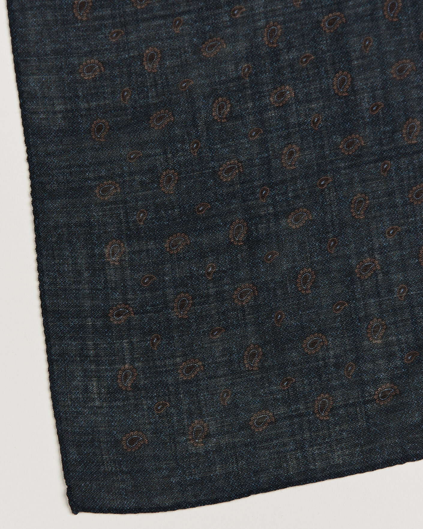 Hombres | Bufandas elegantes | Amanda Christensen | Wool Printed Paisley Bandana Navy