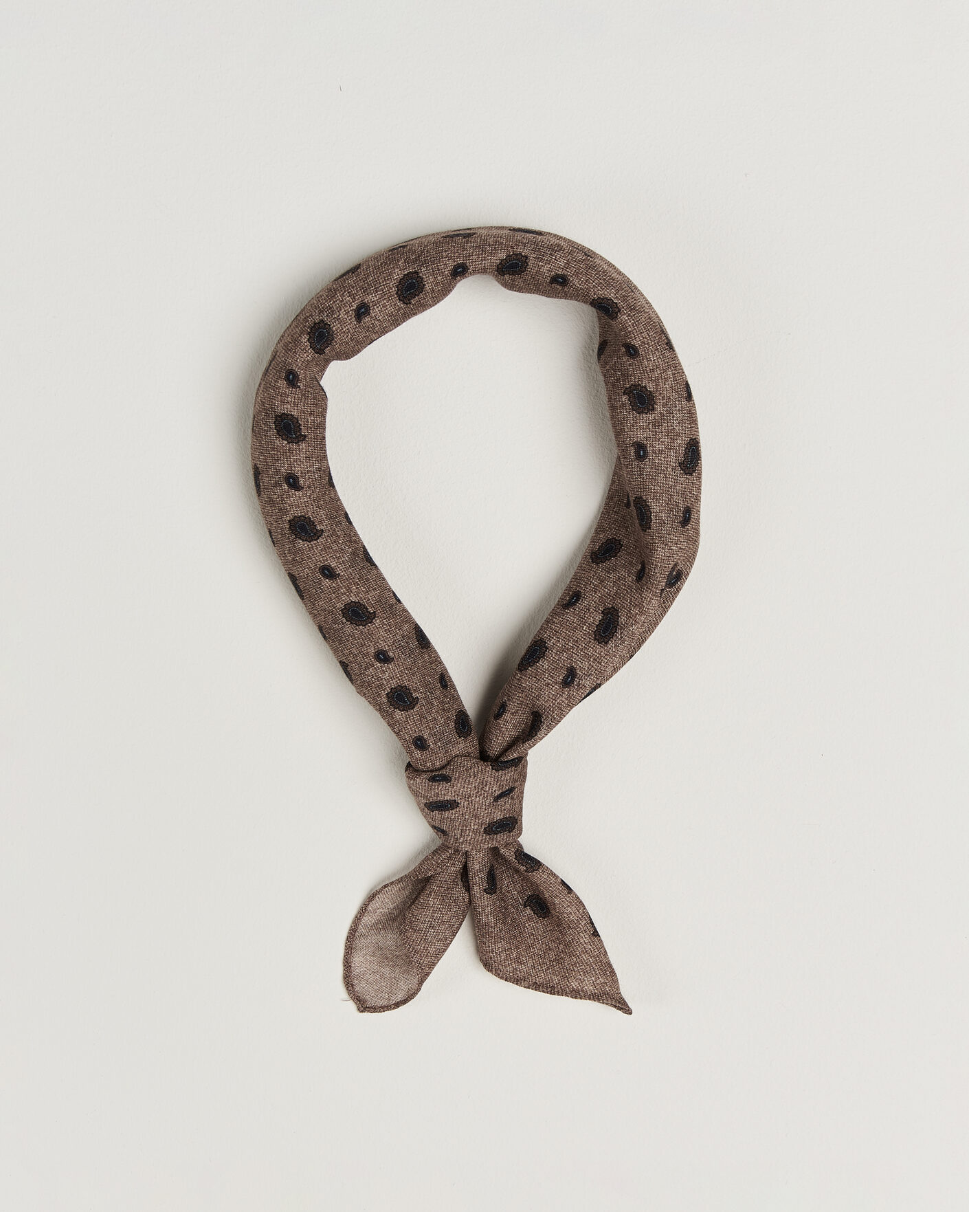 Hombres | Bufandas elegantes | Amanda Christensen | Wool Printed Paisley Bandana Beige