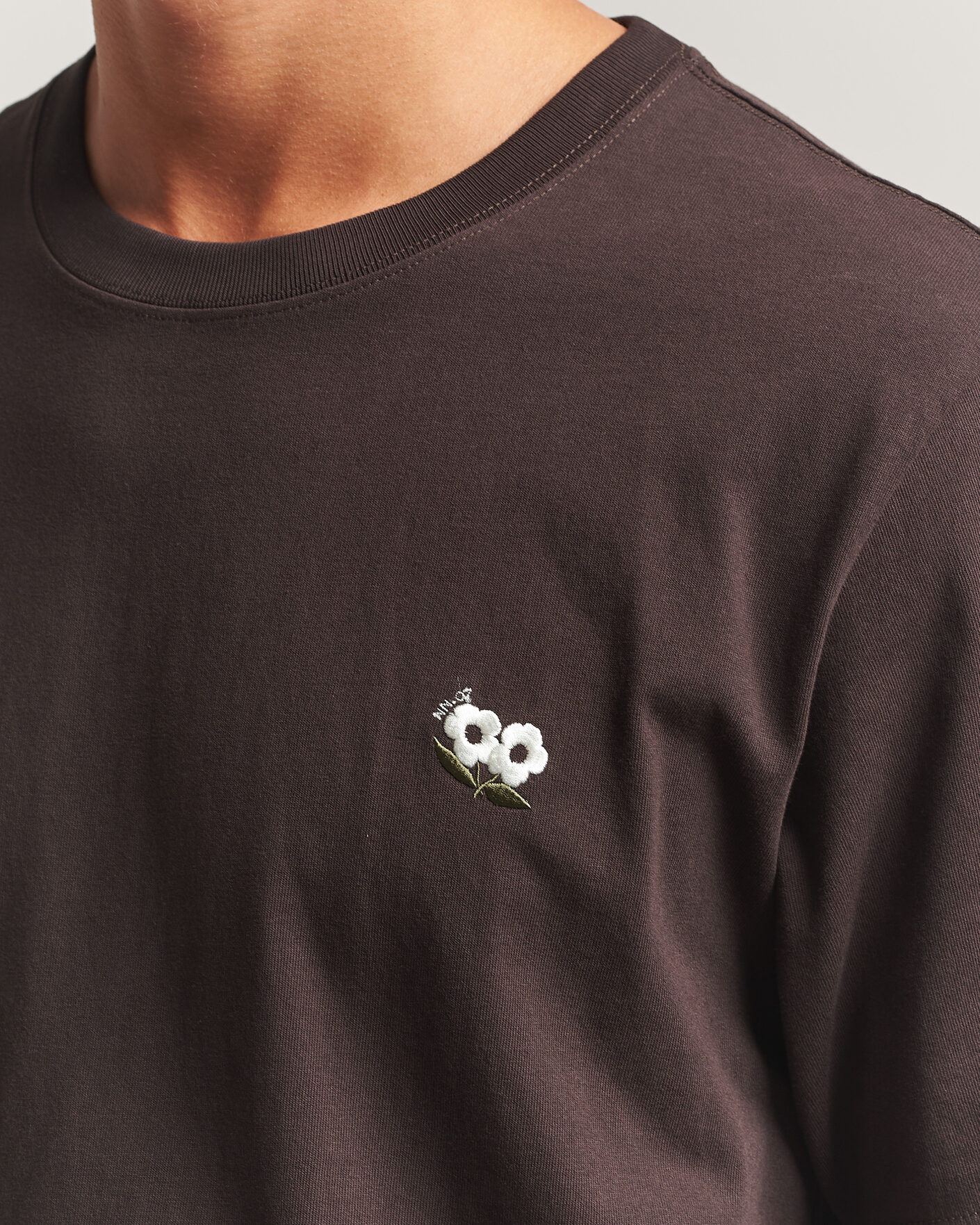 Hombres | Camisetas | NN07 | Jett Embroidered Crew Neck T-Shirt Deep Truffle