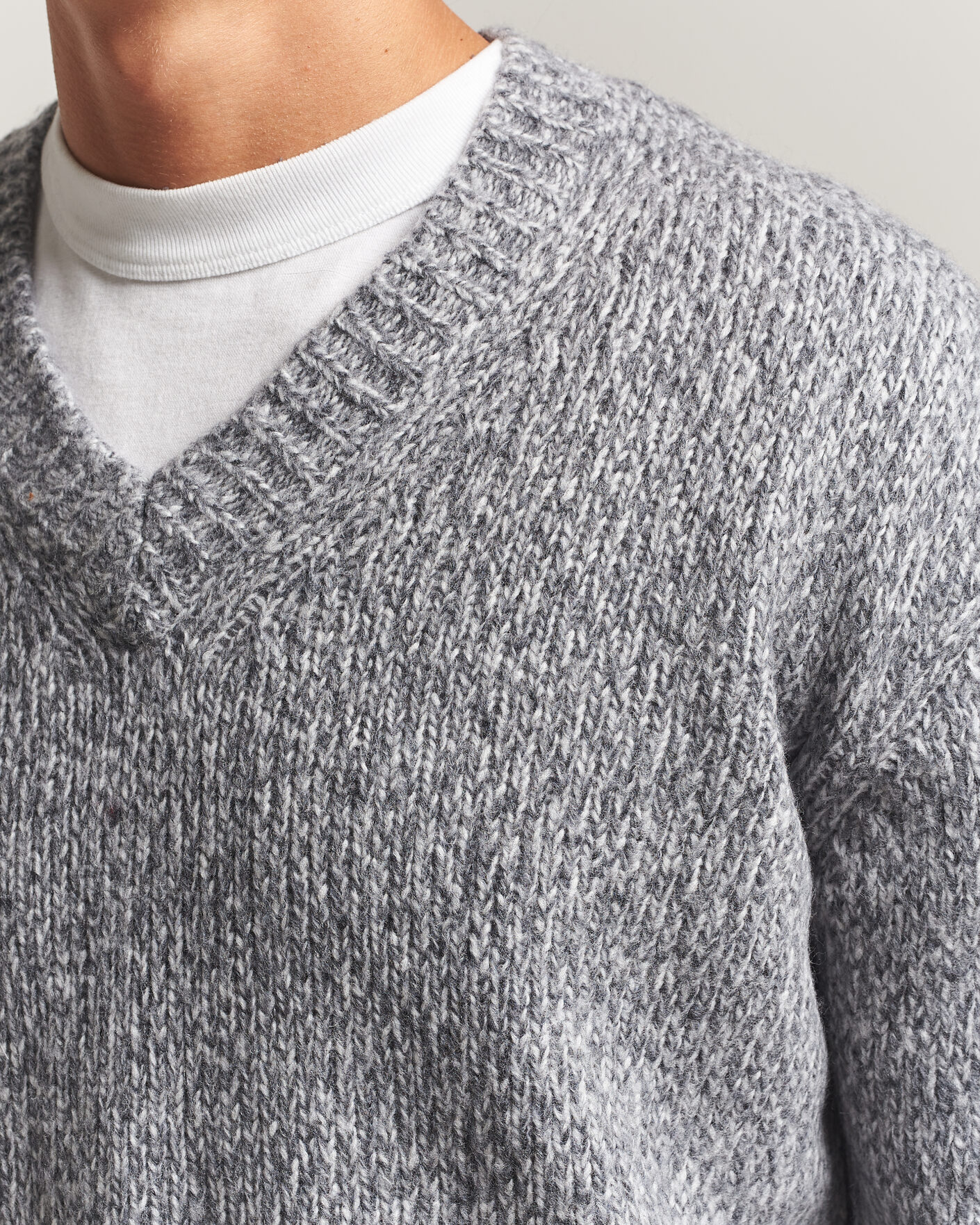 Hombres | Jerséis y prendas de punto | NN07 | Flint Wool Knitted V-Neck Grey Melange