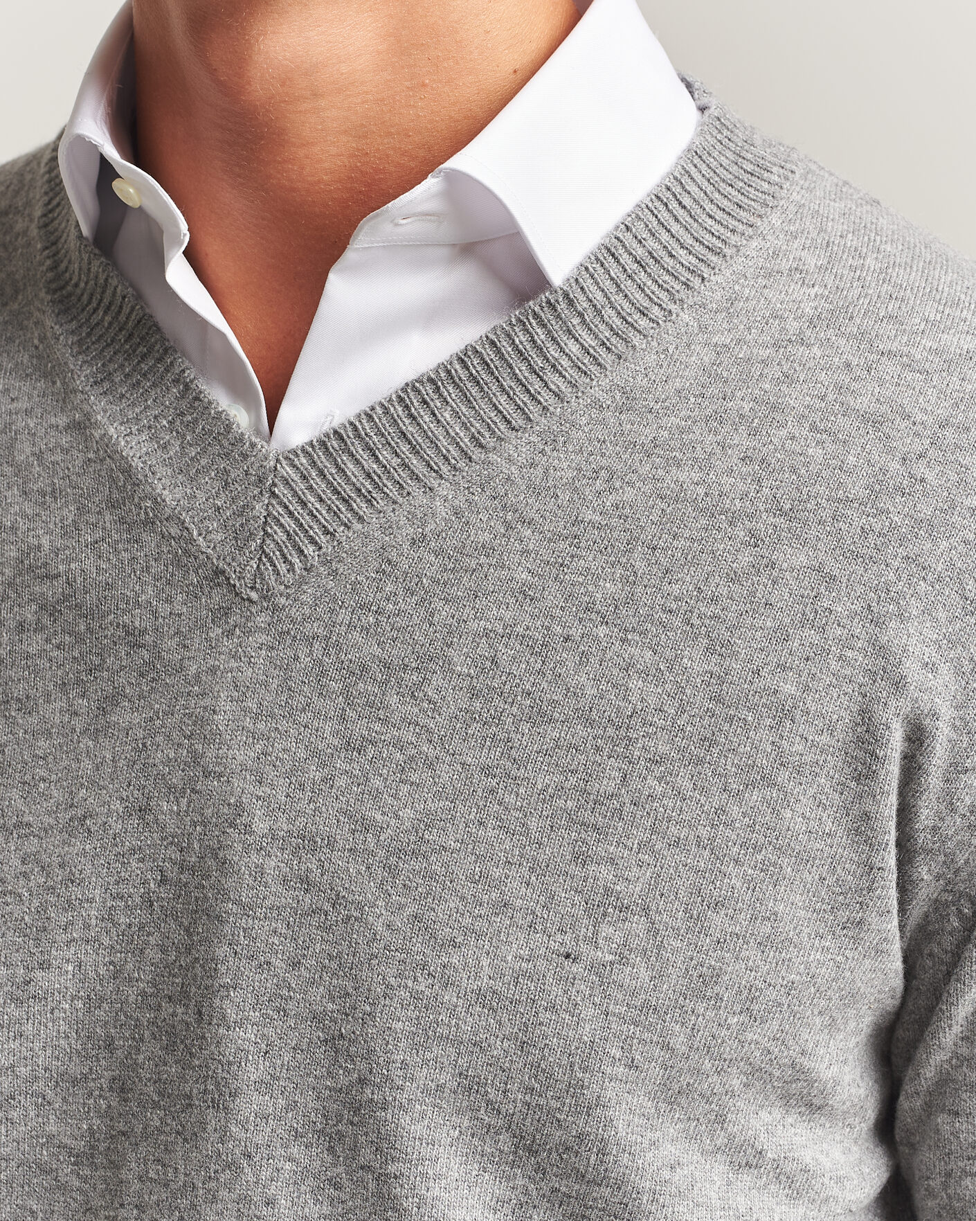 Hombres | Jerséis y prendas de punto | Oscar Jacobson | Gregor Wool/Cashmere V-Neck Grey Melange