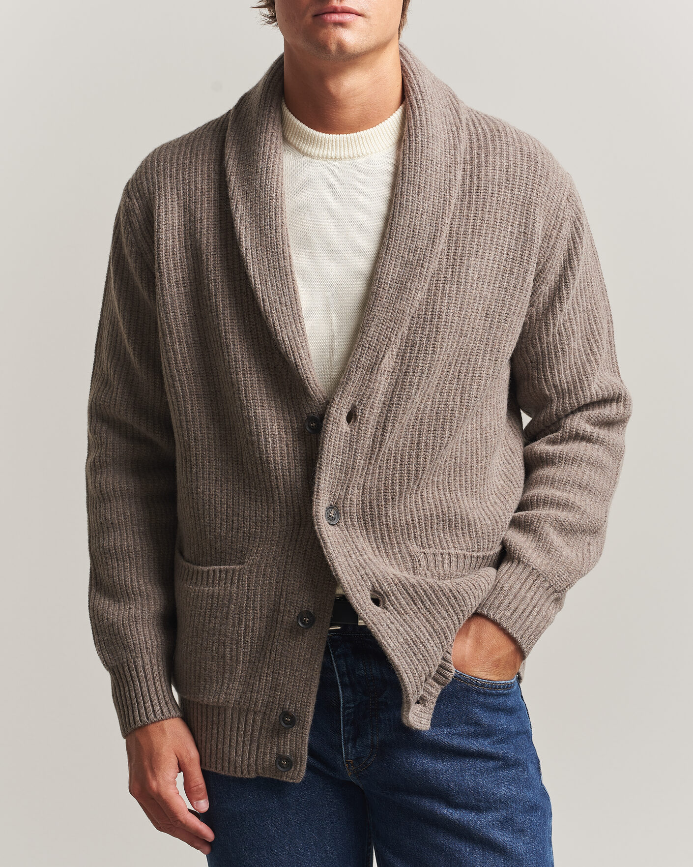 Hombres | Jerséis y prendas de punto | Oscar Jacobson | Roland Wool Cardigan Beige
