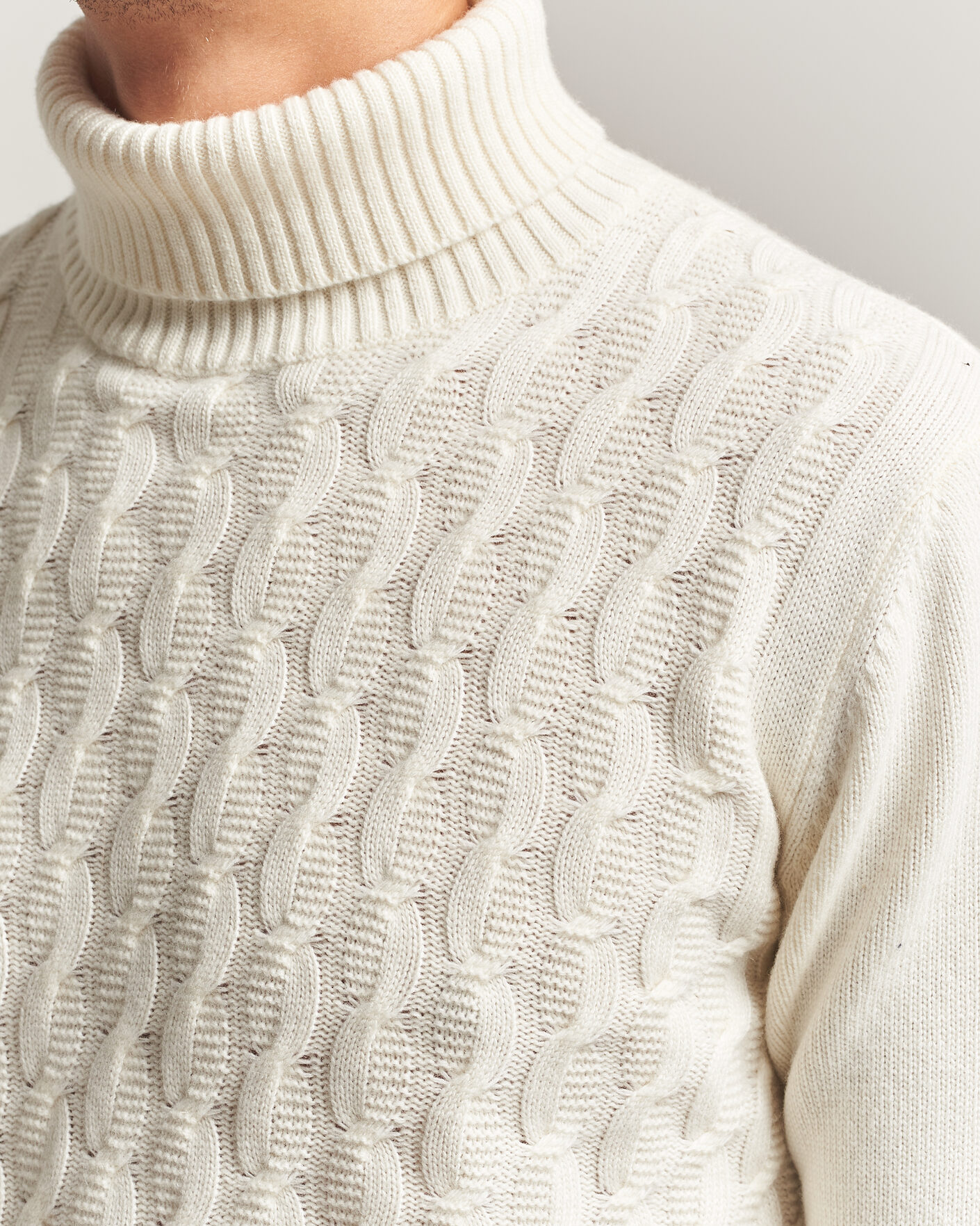 Hombres | Jerséis y prendas de punto | Oscar Jacobson | Seppo Cable Knitted Rollneck White