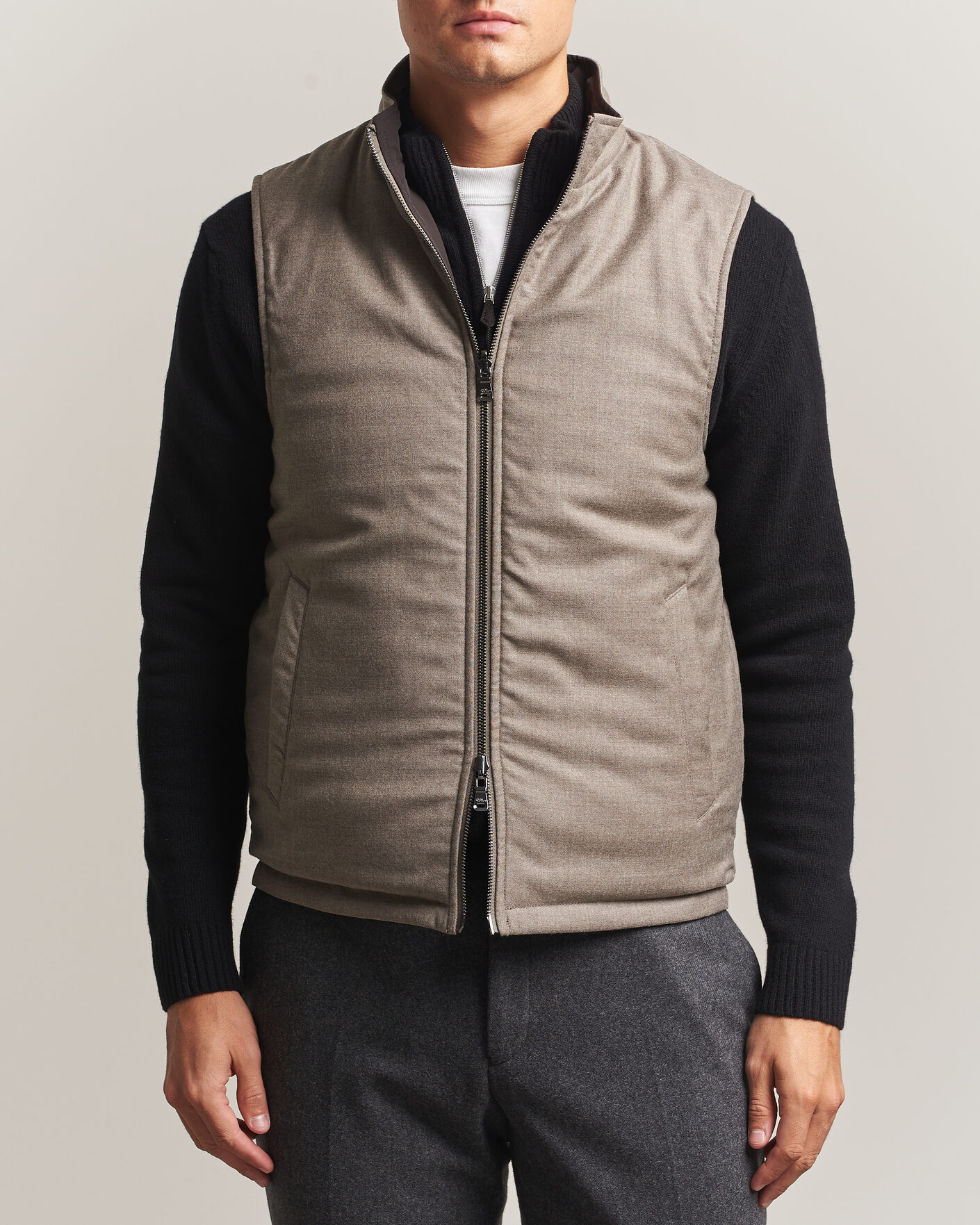 Hombres | Chalecos | Oscar Jacobson | Nylon/Wool Reversible Vest Taupe