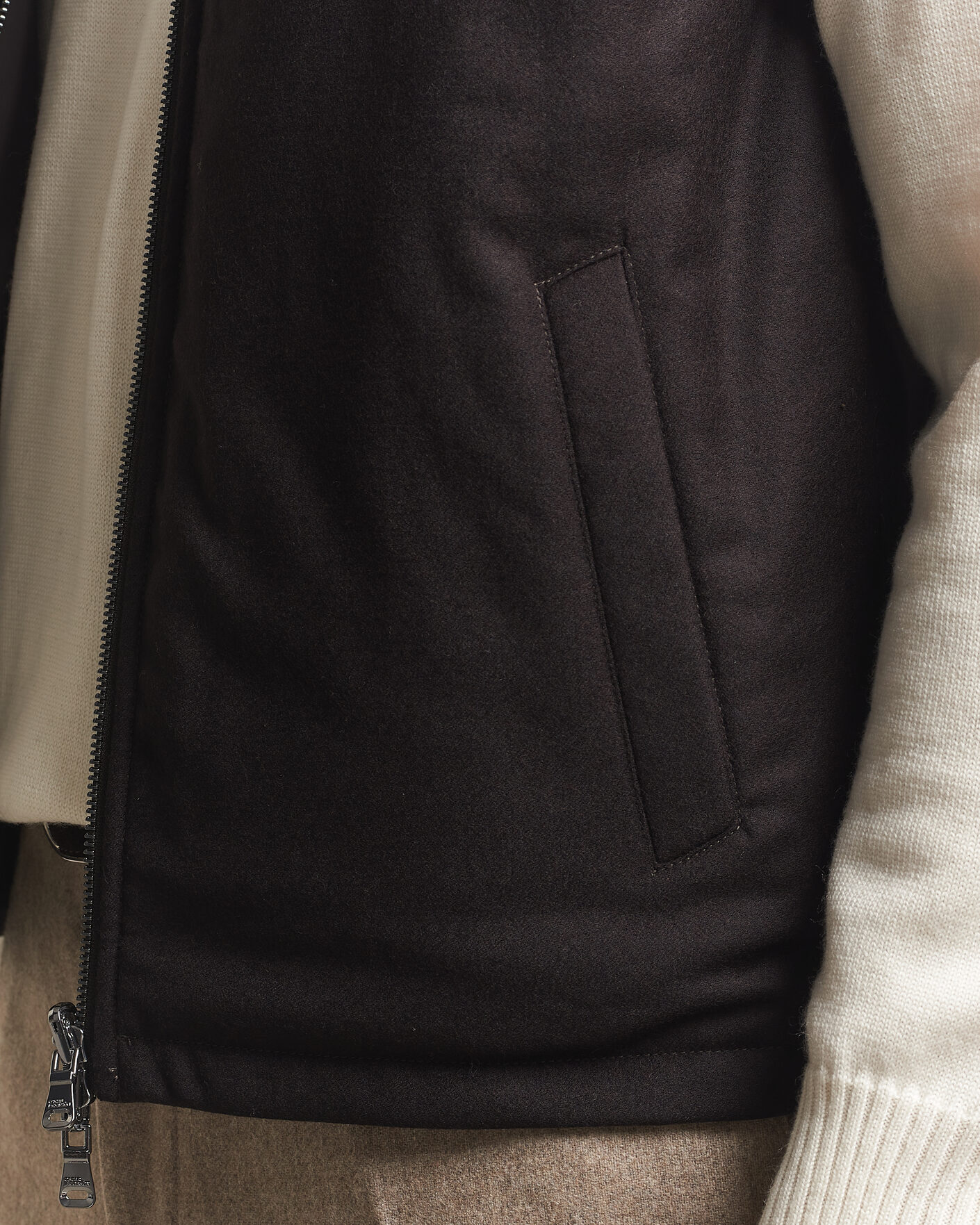 Hombres | Chalecos | Oscar Jacobson | Nylon/Wool Reversible Vest Brown