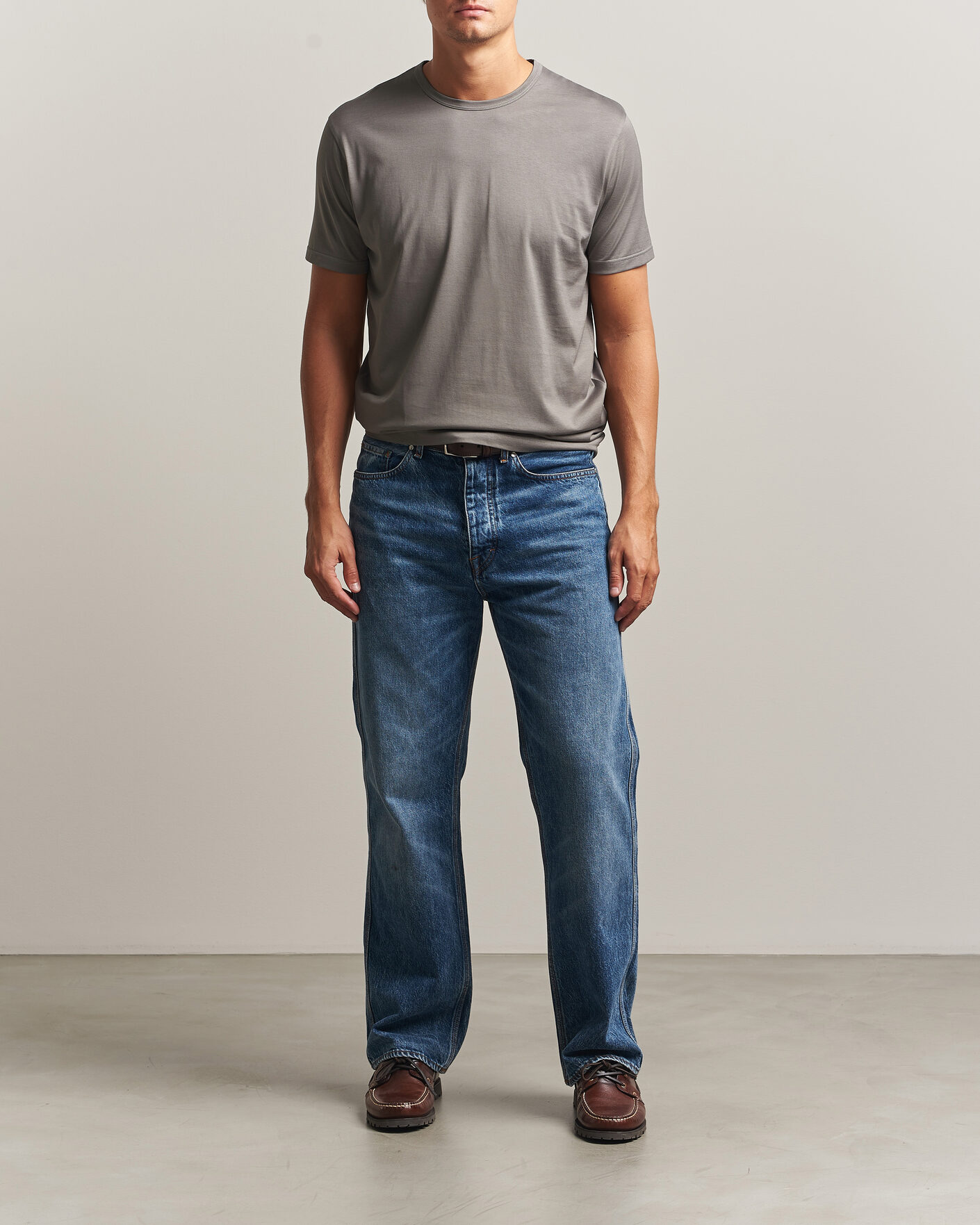 Hombres | Camisetas | Sunspel | Crew Neck Q82 Cotton T-Shirt Smoke Grey