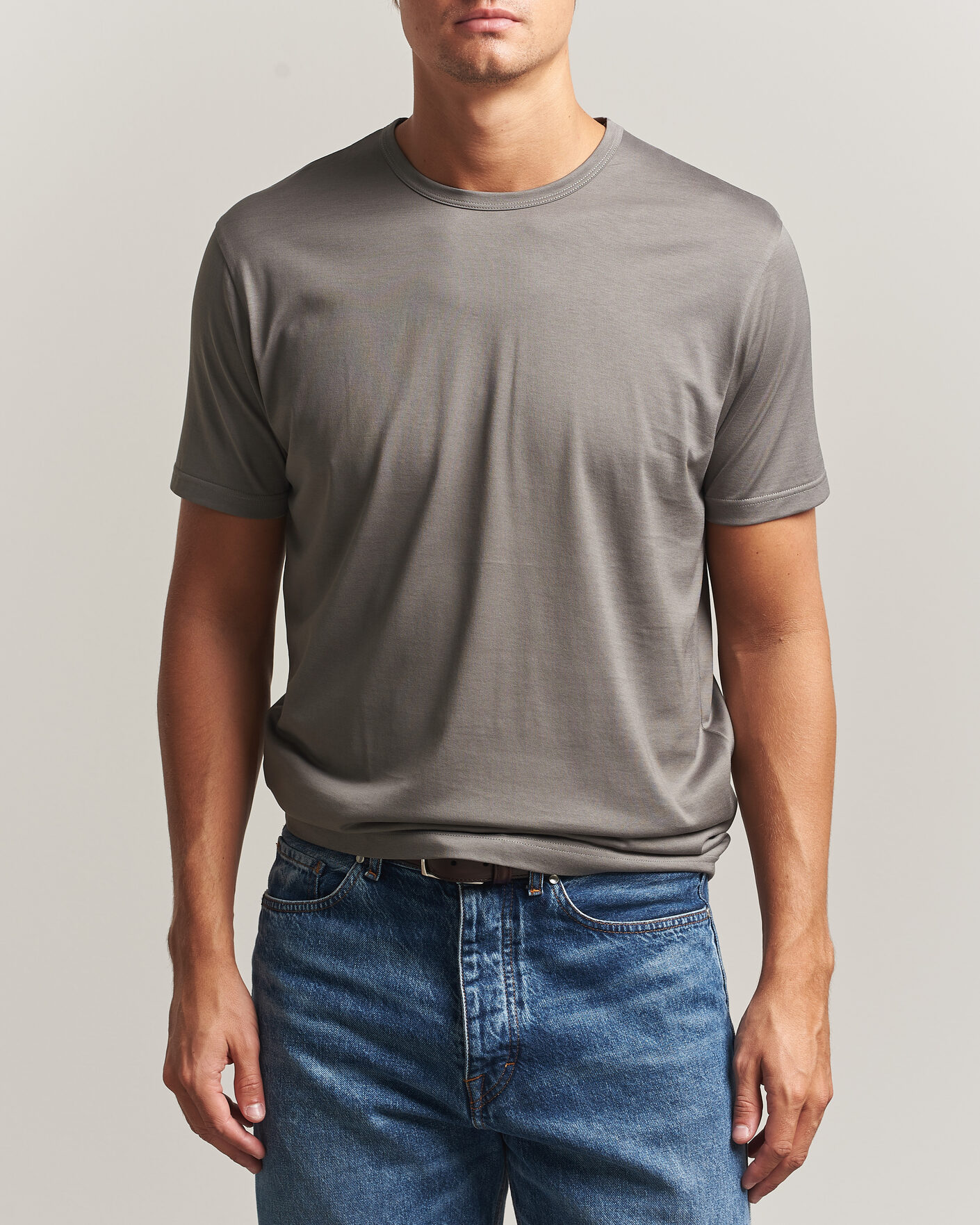 Hombres | Camisetas | Sunspel | Crew Neck Q82 Cotton T-Shirt Smoke Grey