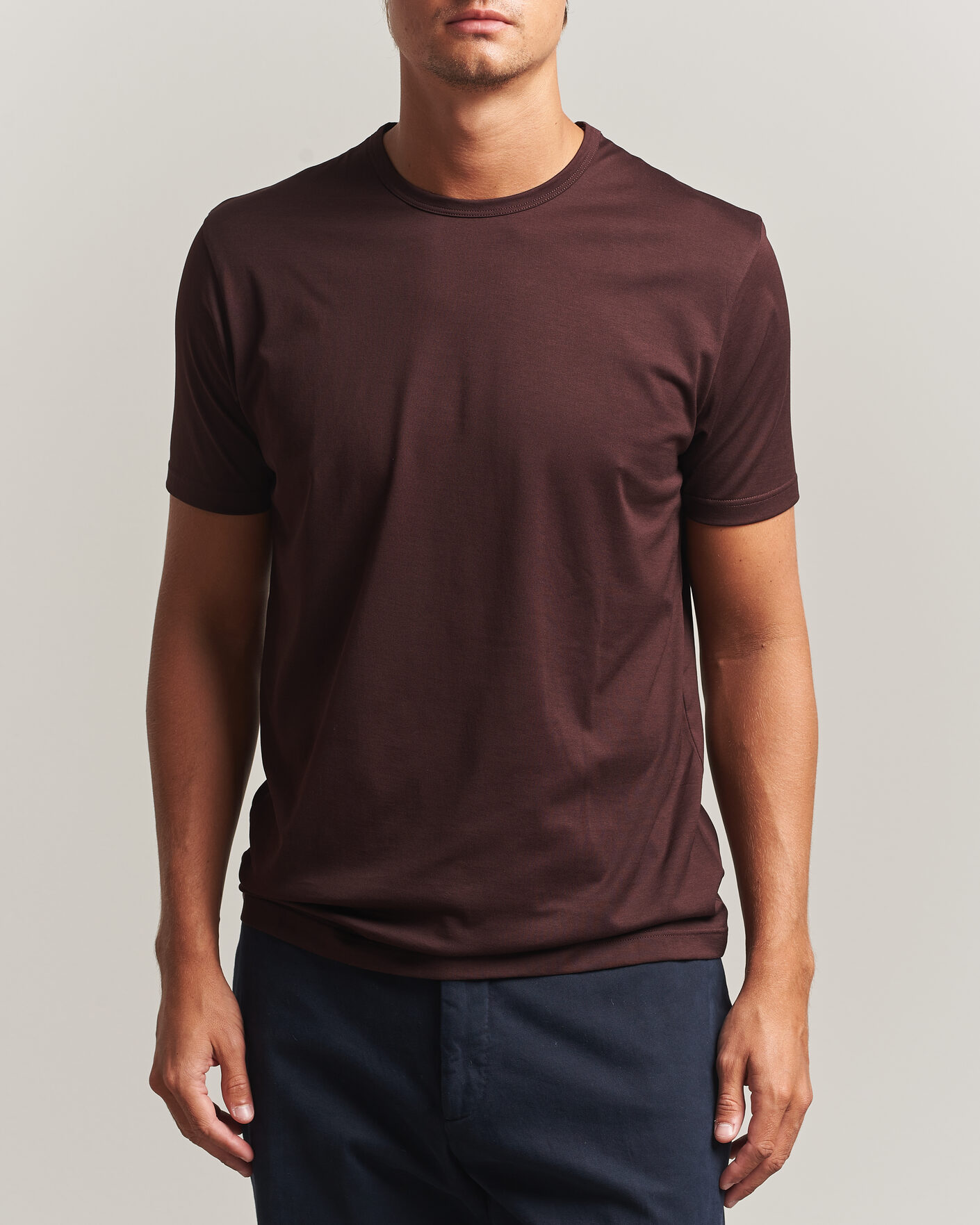 Hombres | Camisetas | Sunspel | Crew Neck Q82 Cotton T-Shirt Dark Brown