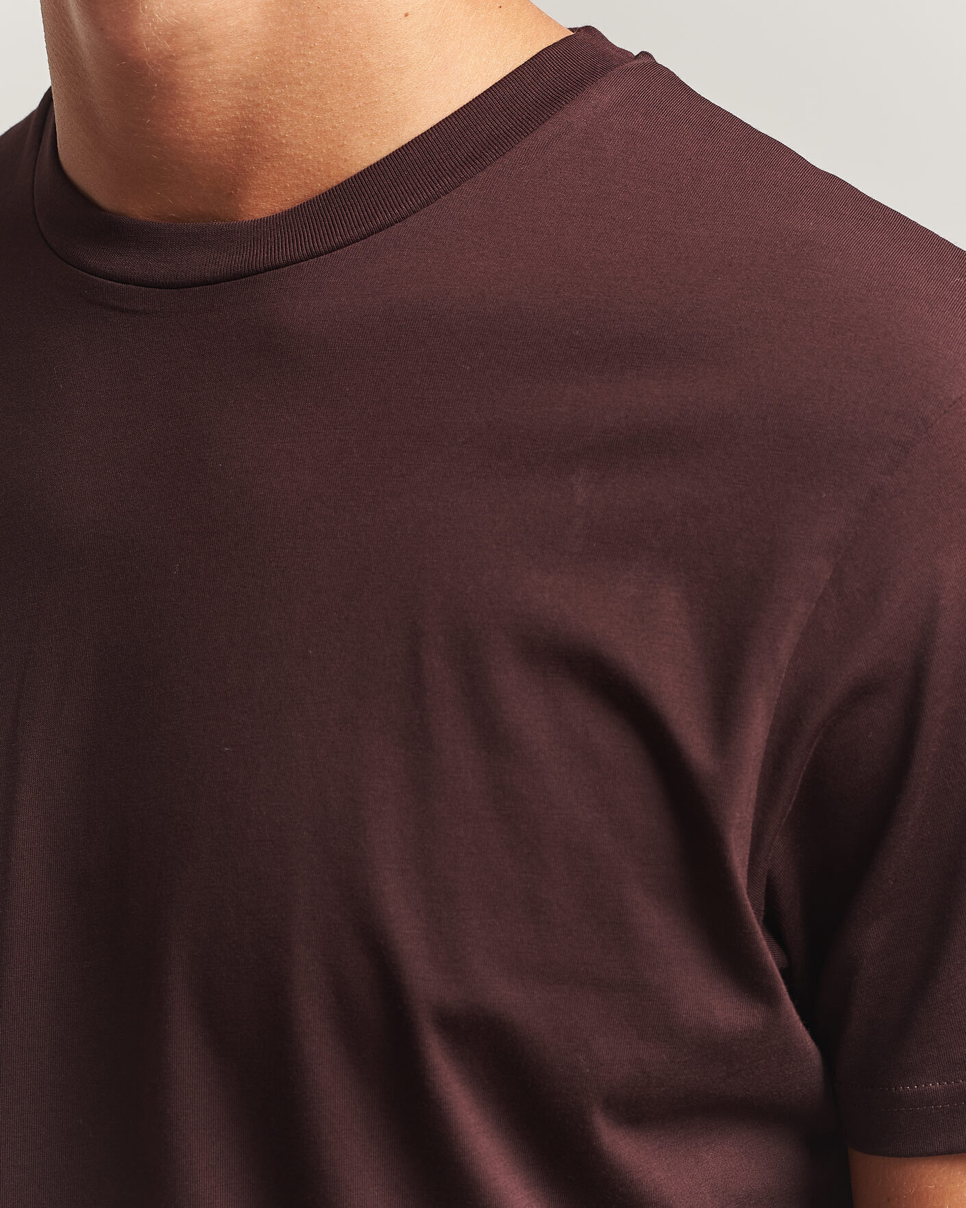 Hombres | Camisetas | Sunspel | Riviera Midweight T-Shirt Dark Brown