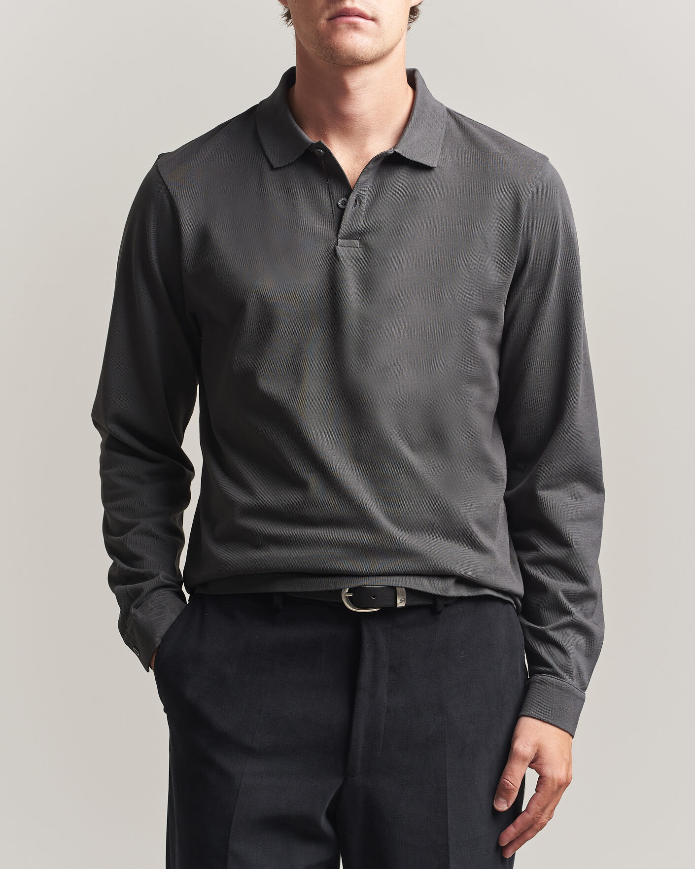 Hombres | Polos | Sunspel | Supima Cotton Long Sleeve Pique Polo Anthracite