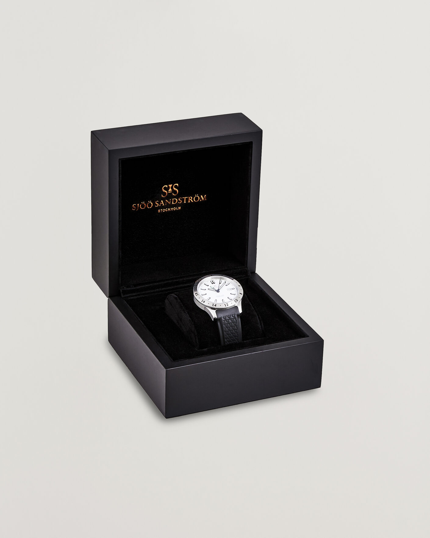 Hombres | Sjöö Sandström Royal Steel Worldtimer 41mm Black Rubber White Dial | Sjöö Sandström | Royal Steel Worldtimer 41mm Black Rubber White Dial