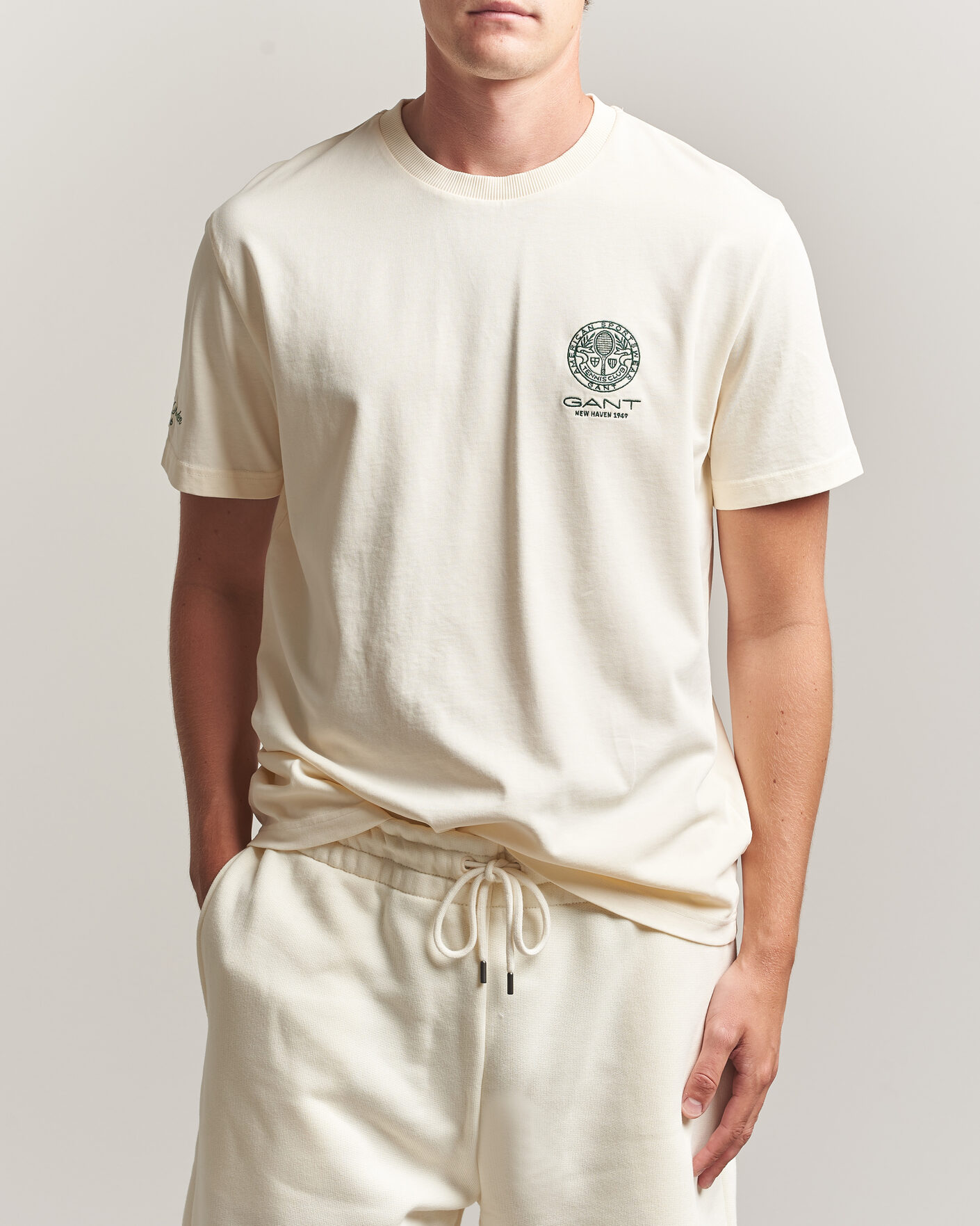 Hombres | Camisetas | Gant | Tournament Crew Neck T-Shirt Cream