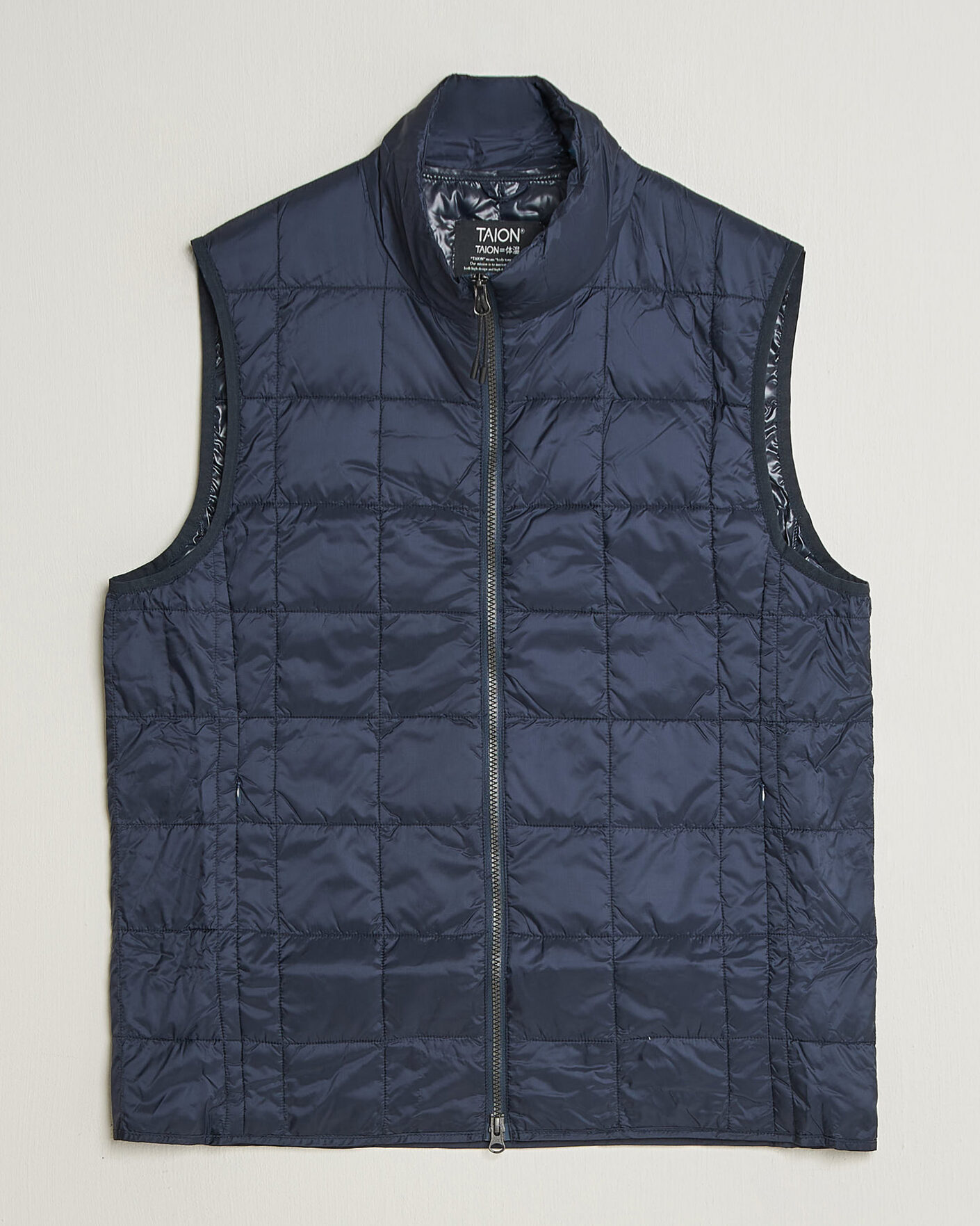 Hombres | Chalecos | TAION | High Neck Full Zip Lightweight Down Vest Dark Navy