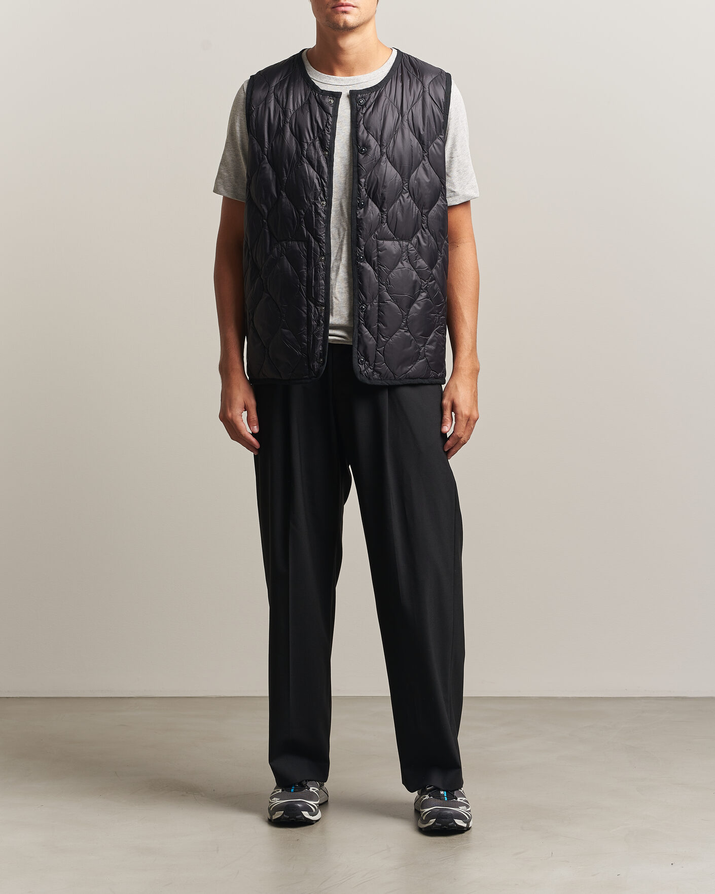 Hombres | Chalecos | TAION | Military Crew Neck Down Vest Black