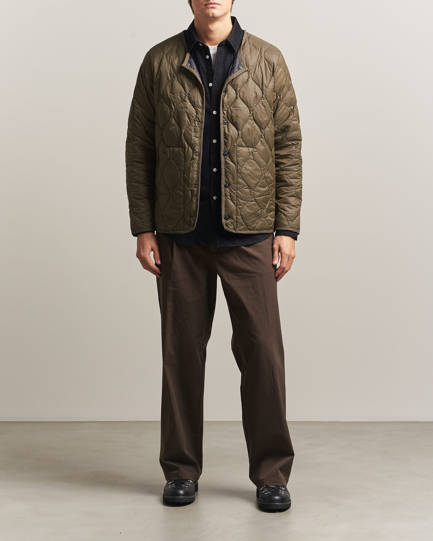 Hombres | Abrigos y chaquetas | TAION | Military Crew Neck Down Jacket Dark Olive
