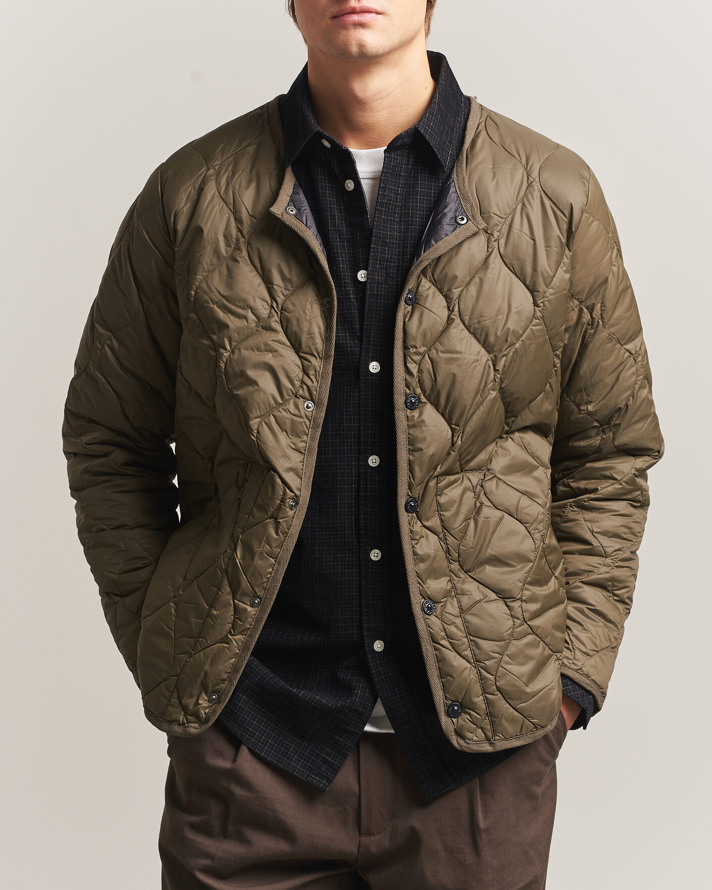 Hombres | Abrigos y chaquetas | TAION | Military Crew Neck Down Jacket Dark Olive