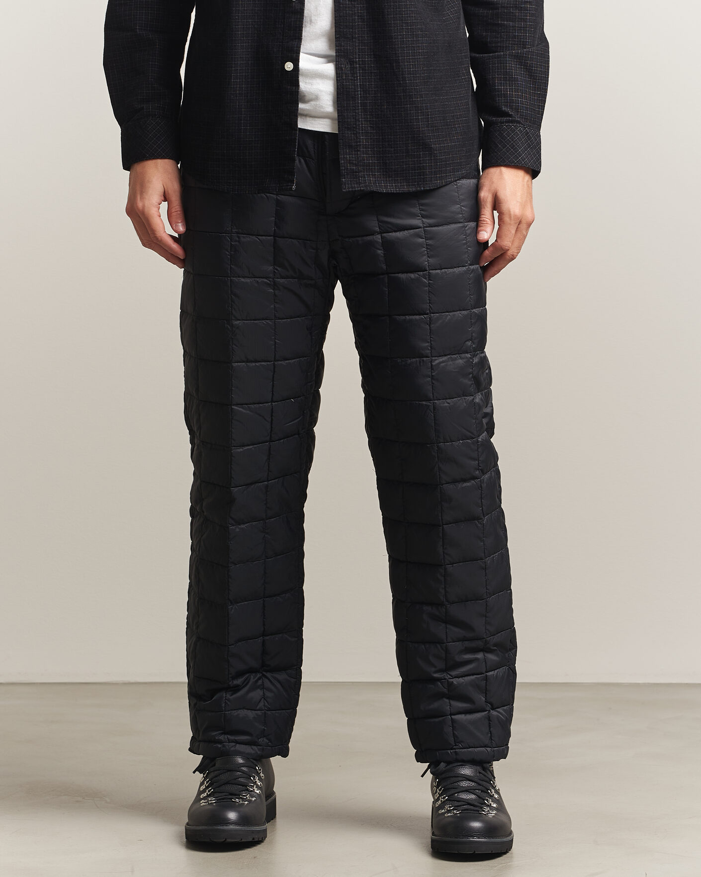 Hombres | Pantalones | TAION | Mountain Down Pants Black