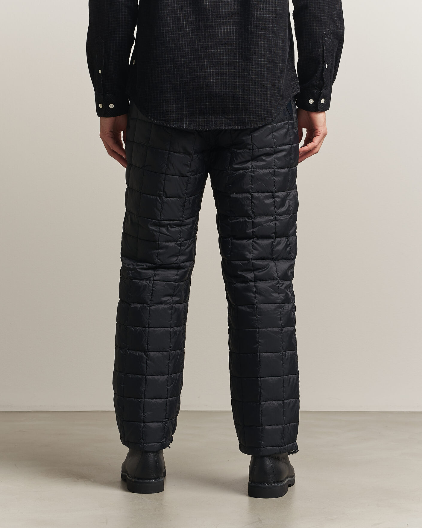 Hombres | Pantalones | TAION | Mountain Down Pants Black