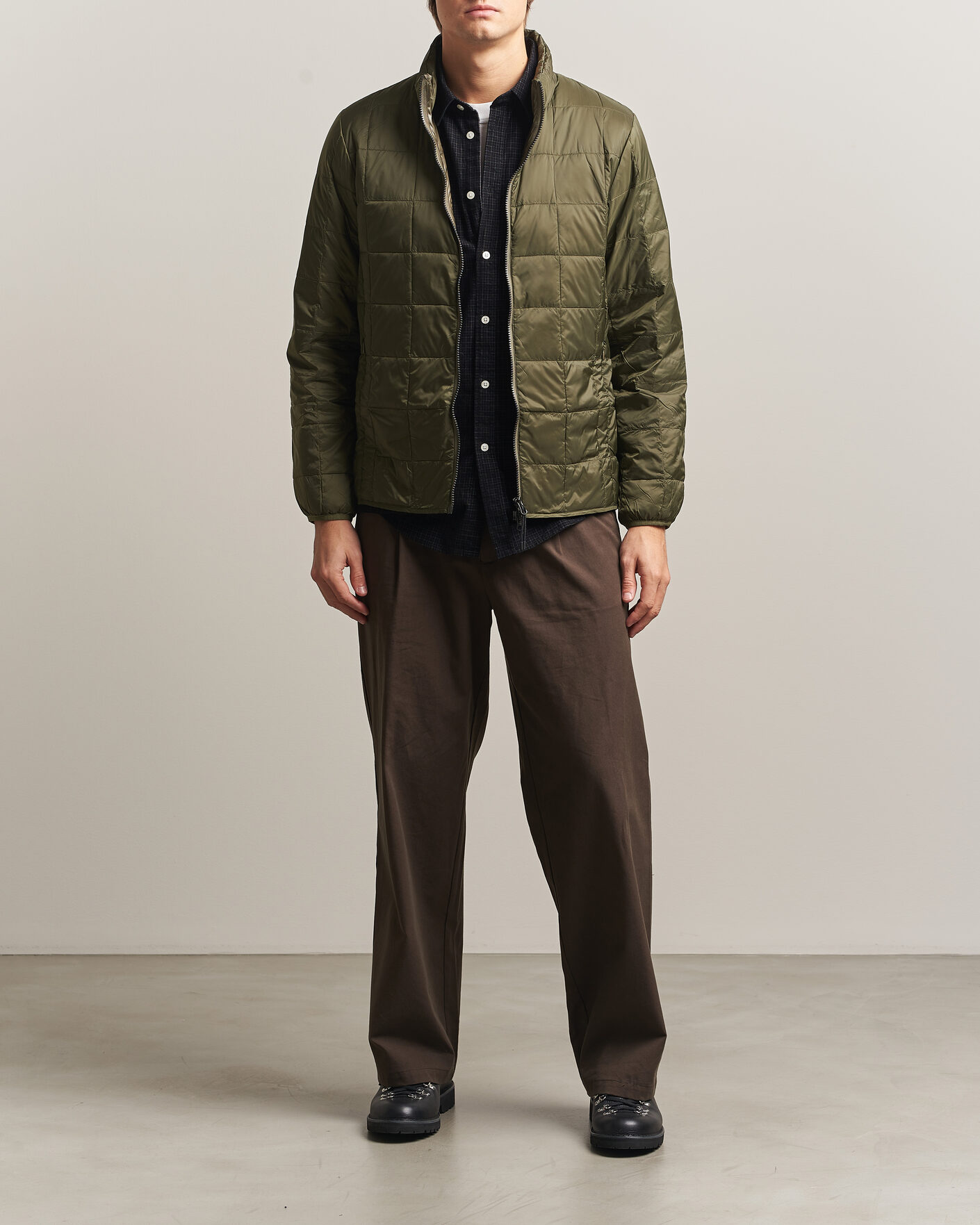 Hombres | Abrigos y chaquetas | TAION | High Neck Full Zip Lightweight Down Jacket Dark Olive