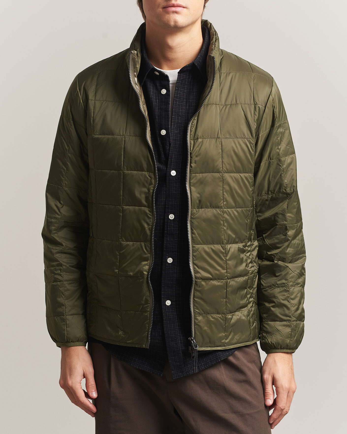 Hombres | Abrigos y chaquetas | TAION | High Neck Full Zip Lightweight Down Jacket Dark Olive