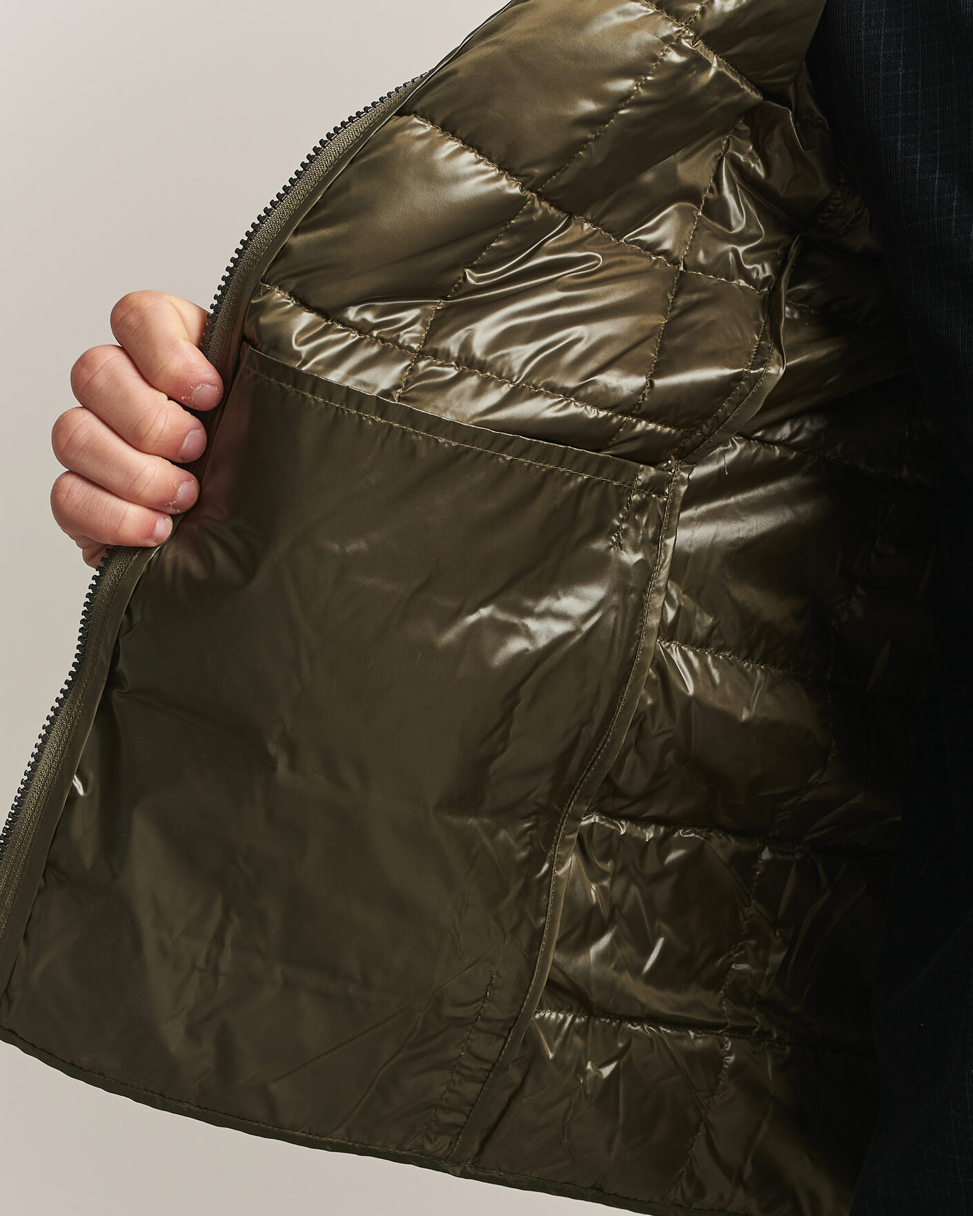Hombres | Abrigos y chaquetas | TAION | High Neck Full Zip Lightweight Down Jacket Dark Olive